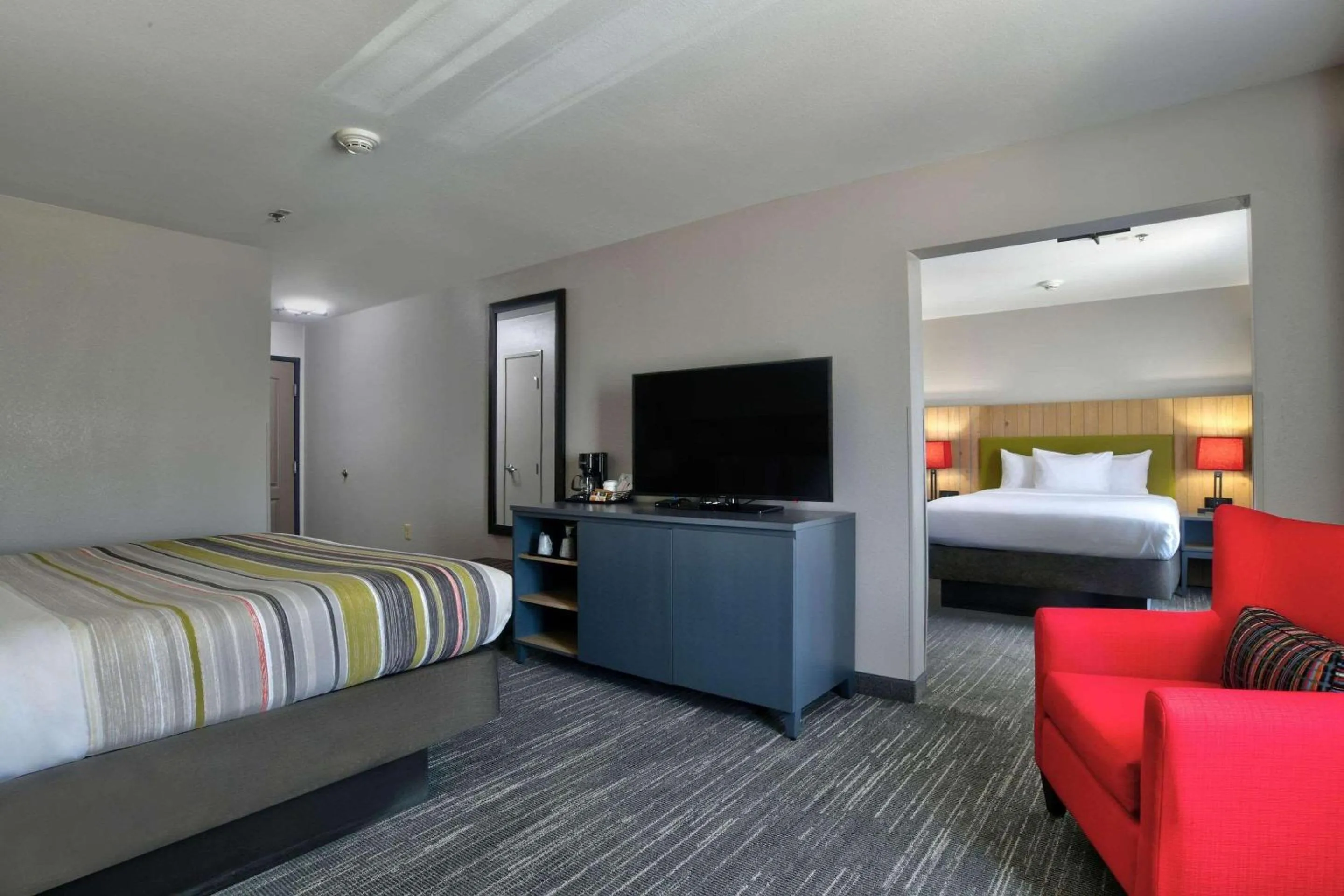 Bed in Country Inn & Suites by Radisson, Oklahoma City Airport, OK
