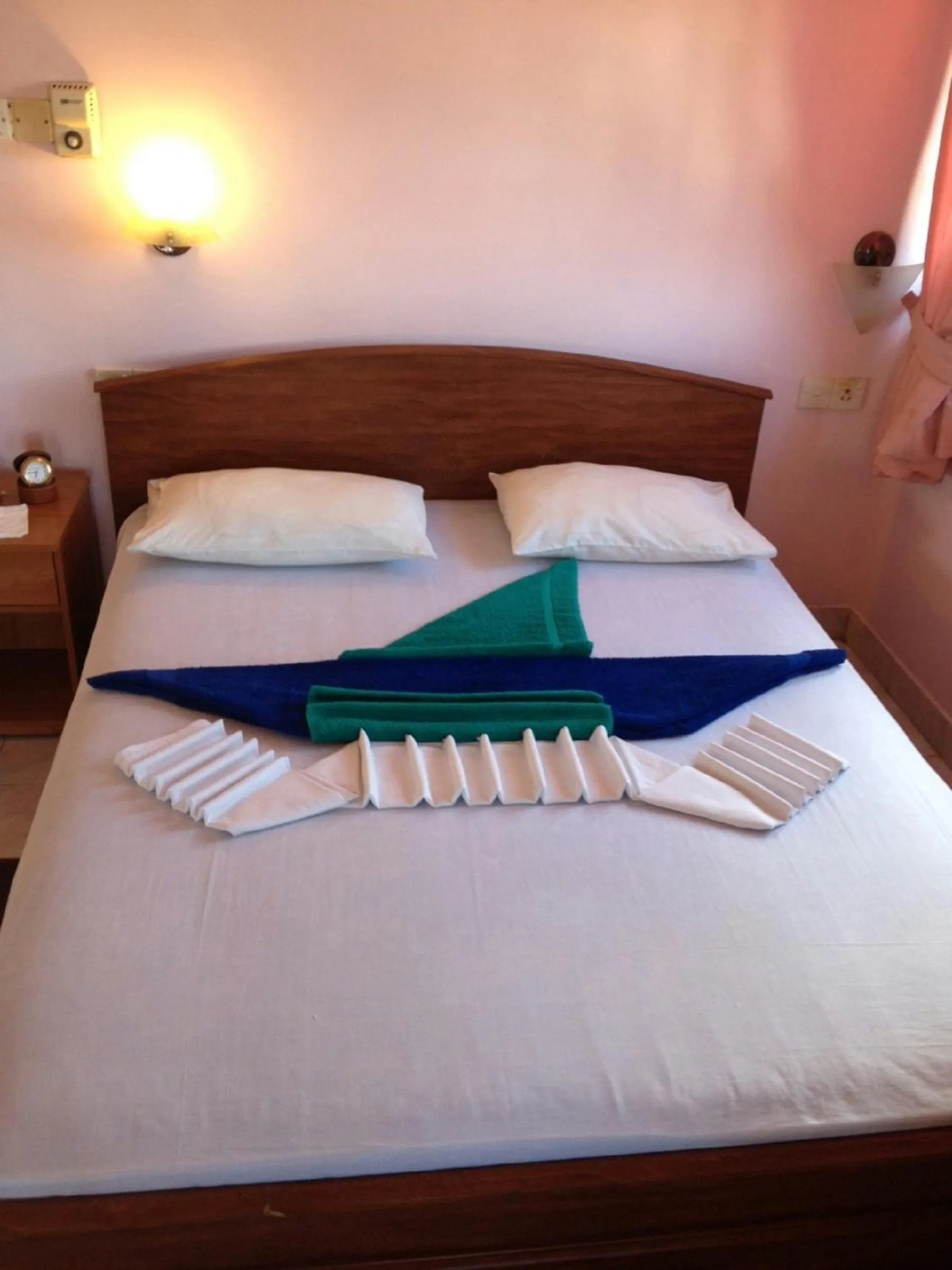 Bedroom, Bed in Hotel Red Rose