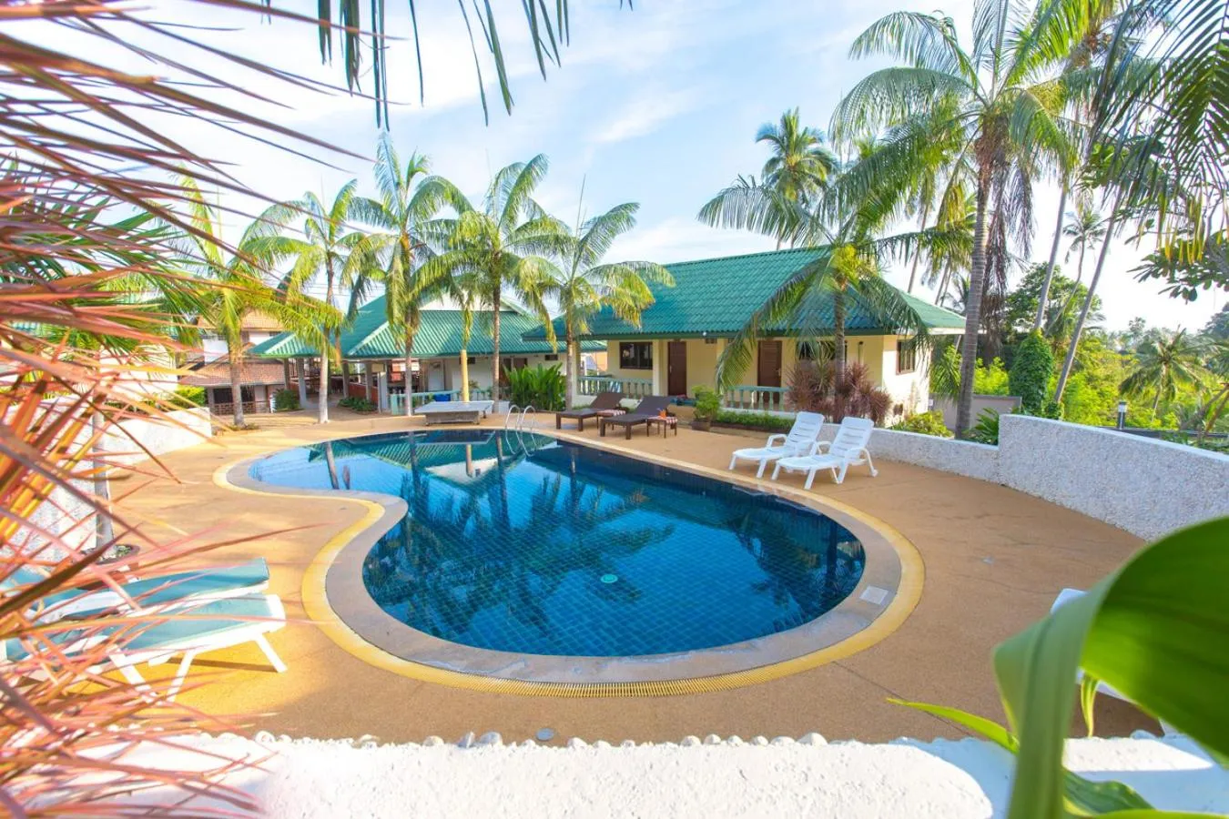 Swimming pool in Samui Reef View Resort
