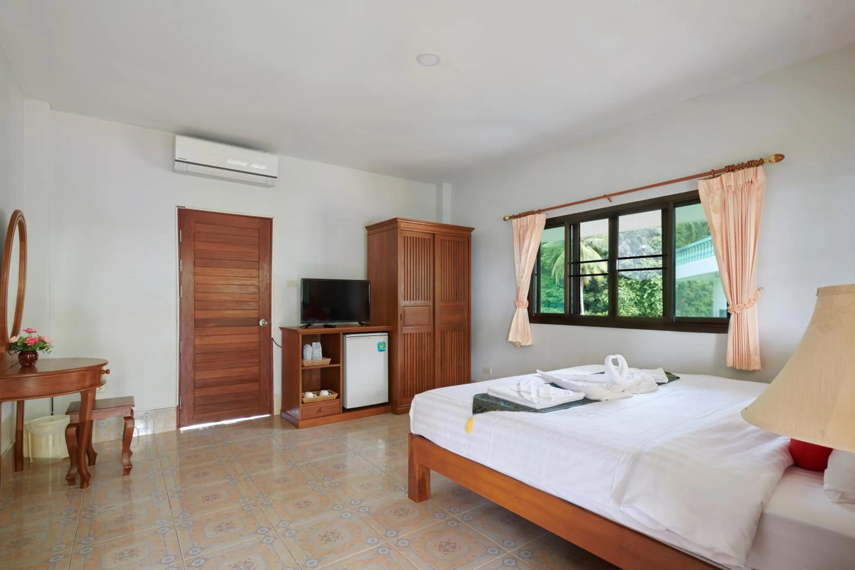 Photo of the whole room, Bed in Samui Reef View Resort