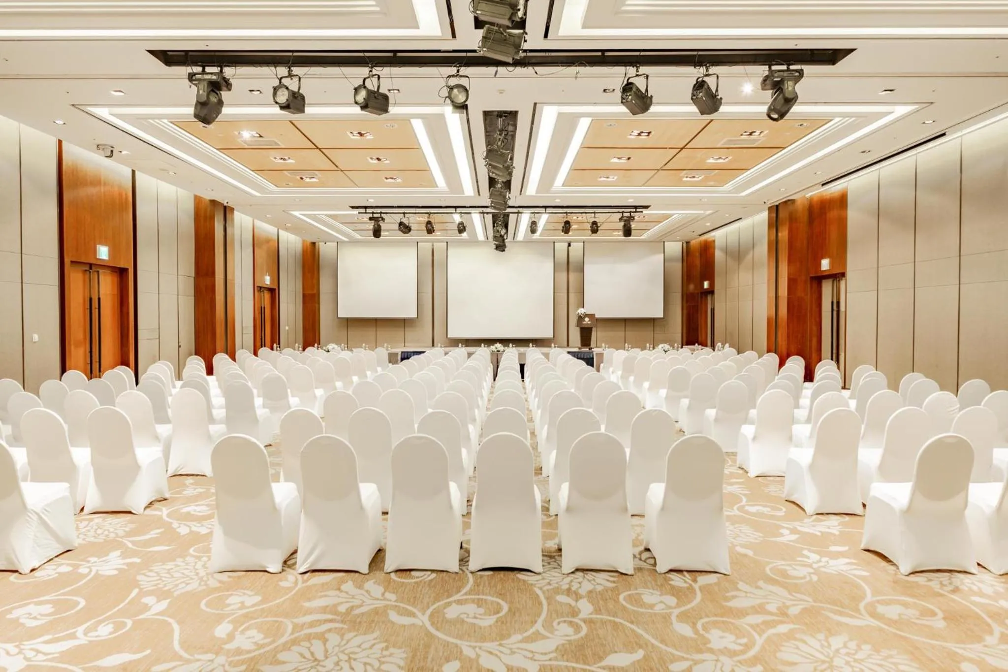 Meeting/conference room in Lotte Hotel Saigon