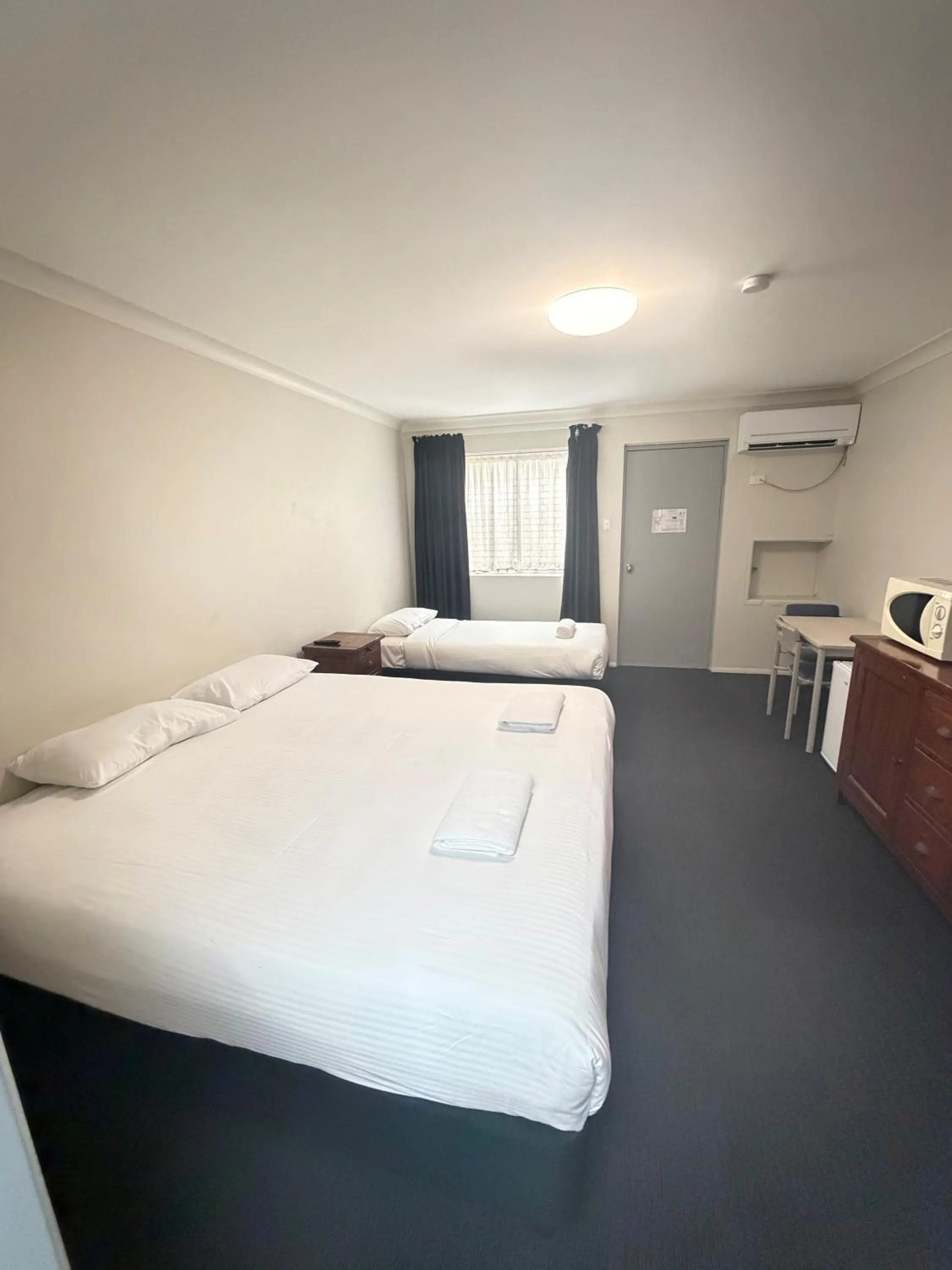 Bed in Centrepoint Motor Inn