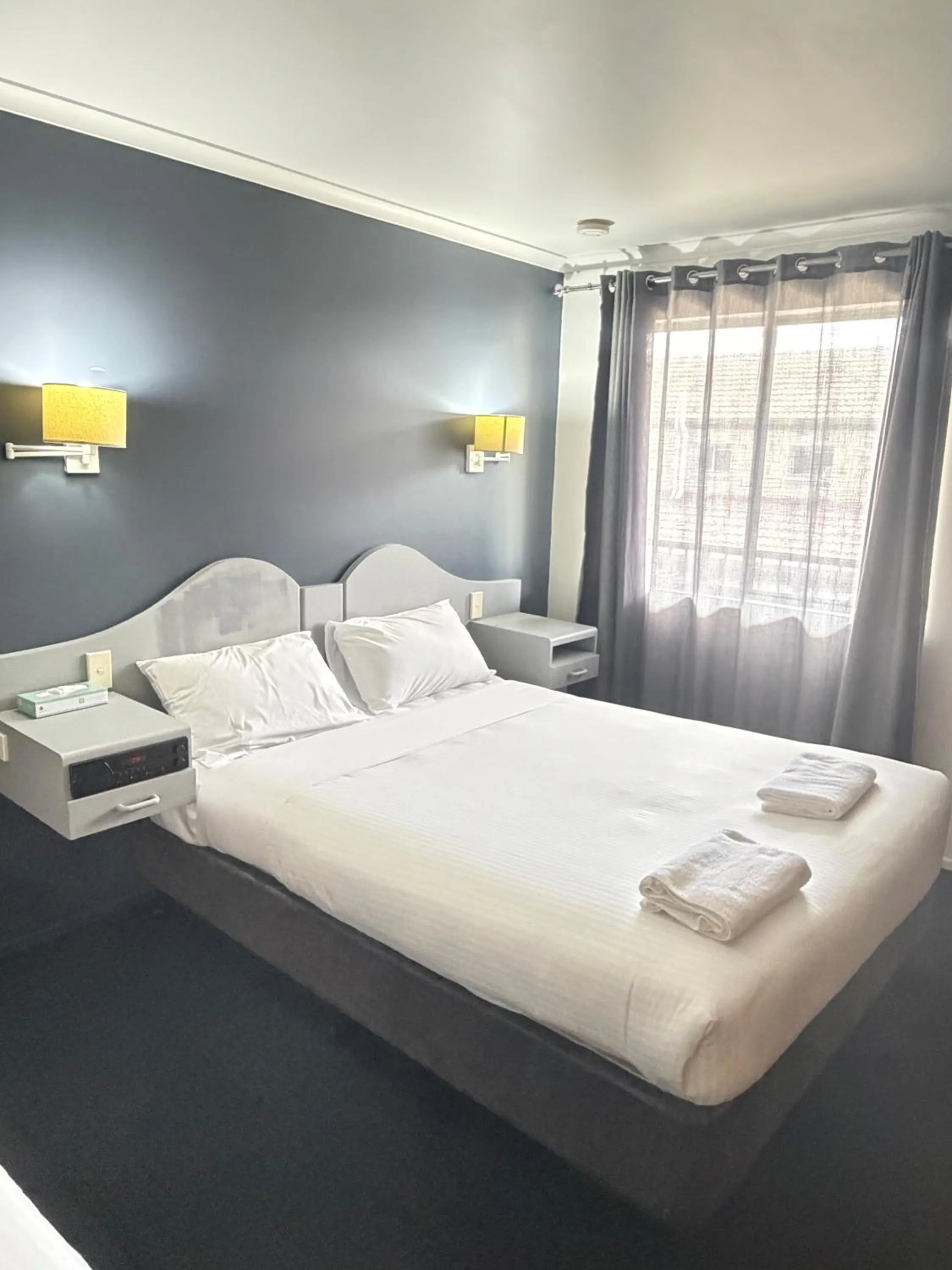 Bed in Centrepoint Motor Inn