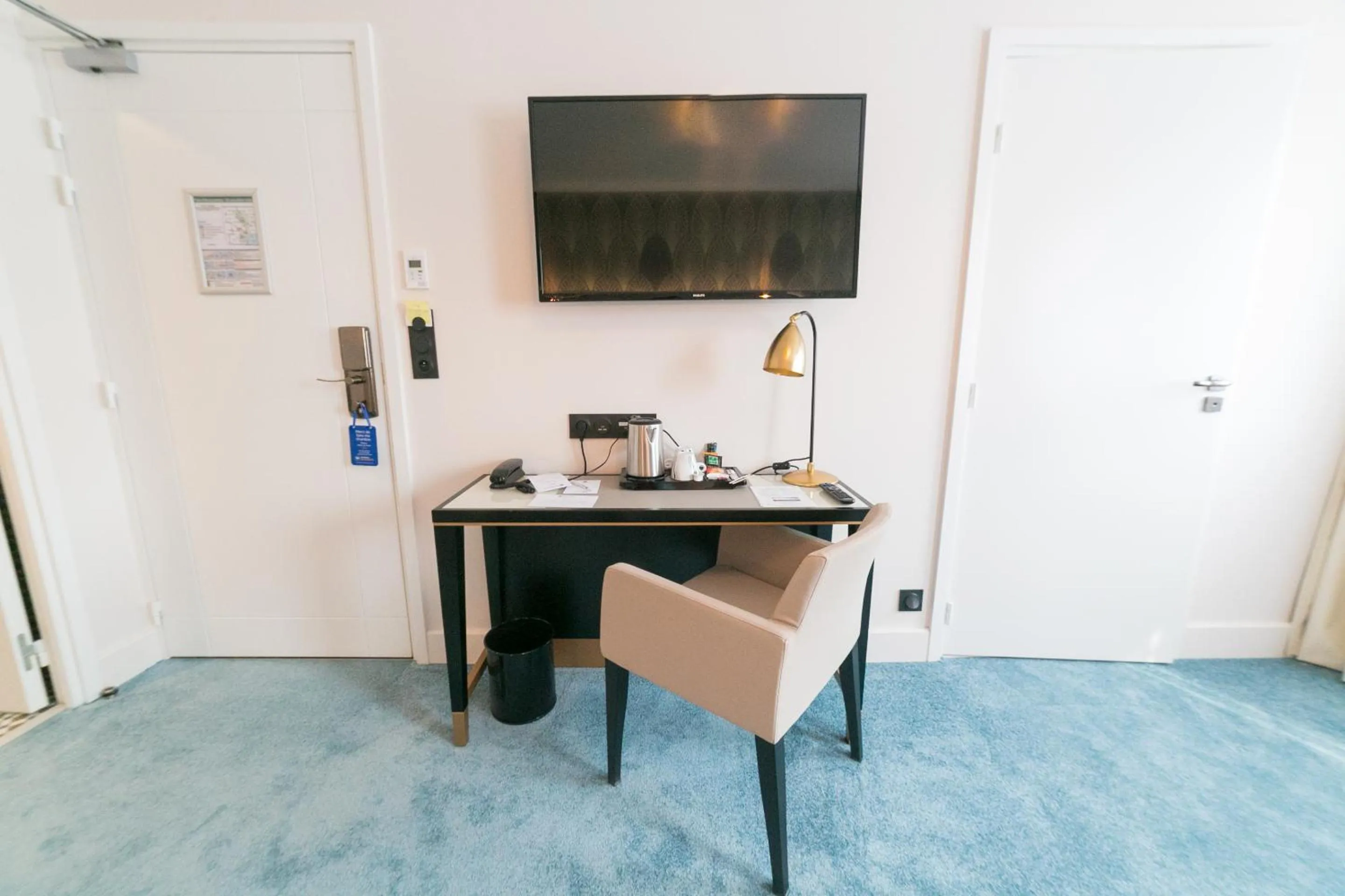 Coffee/tea facilities in Best Western Hôtel Journel Saint-Laurent-du-Var Aéroport