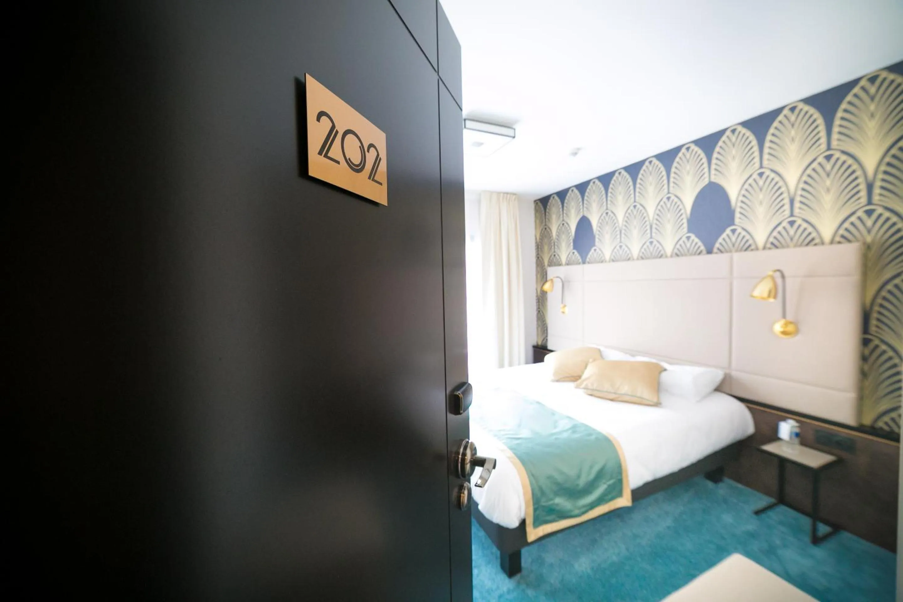 Photo of the whole room, Bed in Best Western Hôtel Journel Saint-Laurent-du-Var Aéroport