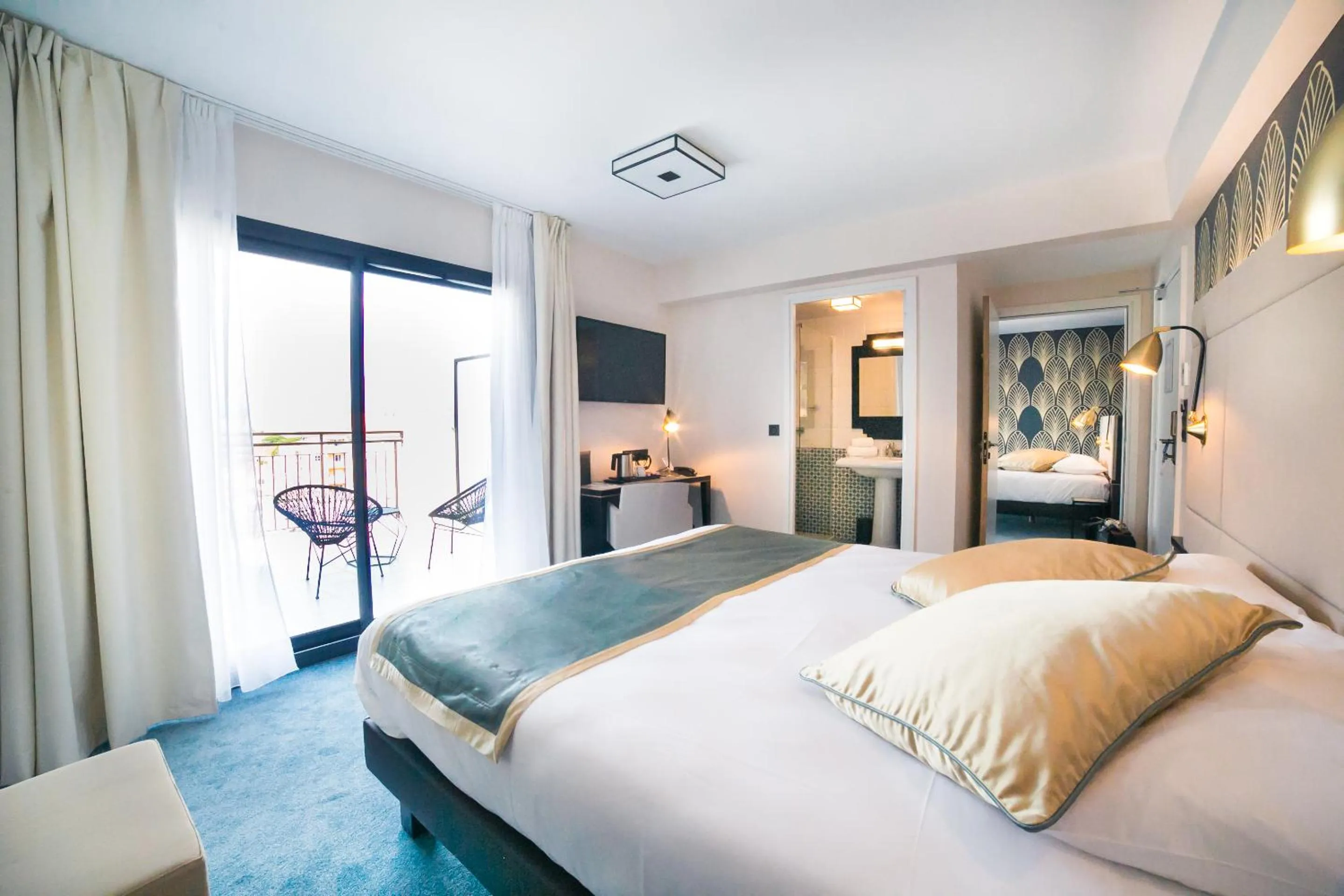 Photo of the whole room, Bed in Best Western Hôtel Journel Saint-Laurent-du-Var Aéroport