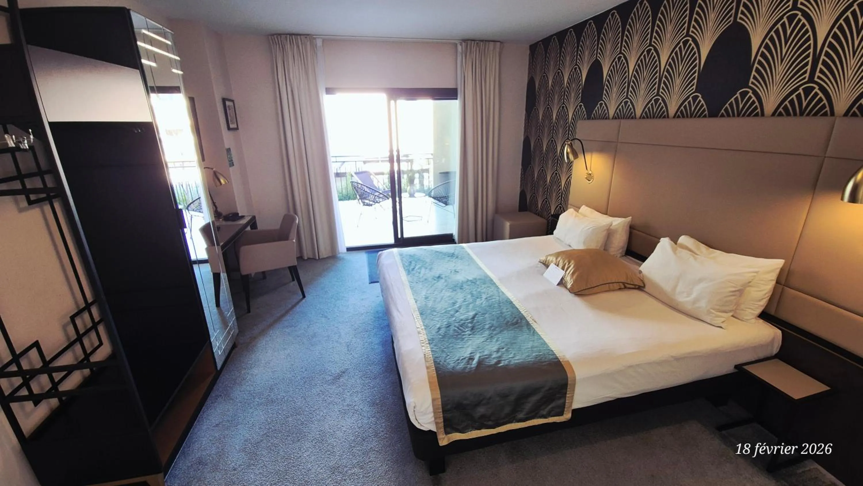 Bed in Best Western Hôtel Journel Saint-Laurent-du-Var Aéroport