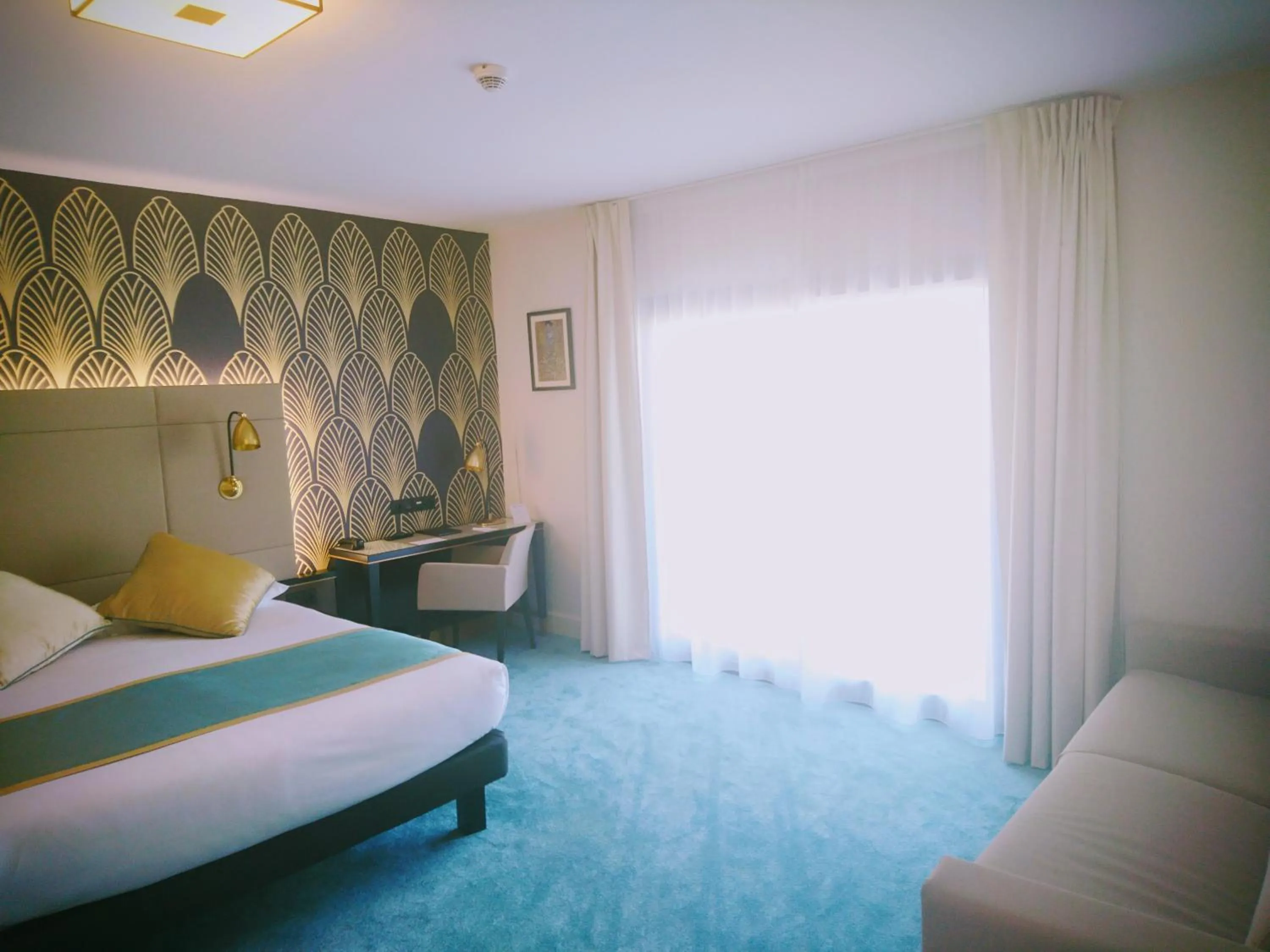 Photo of the whole room, Bed in Best Western Hôtel Journel Saint-Laurent-du-Var Aéroport