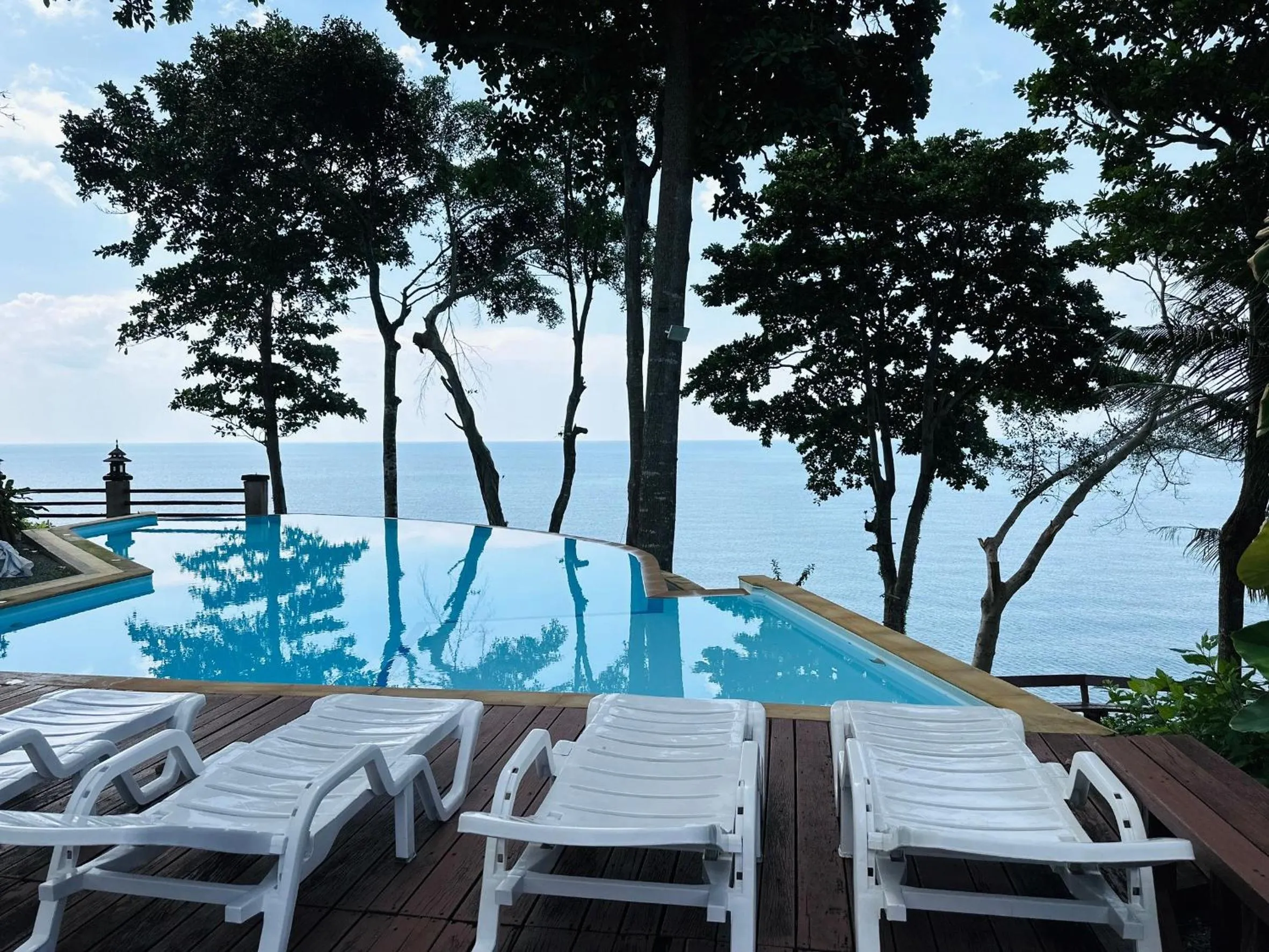 Swimming pool in Chang Cliff Resort