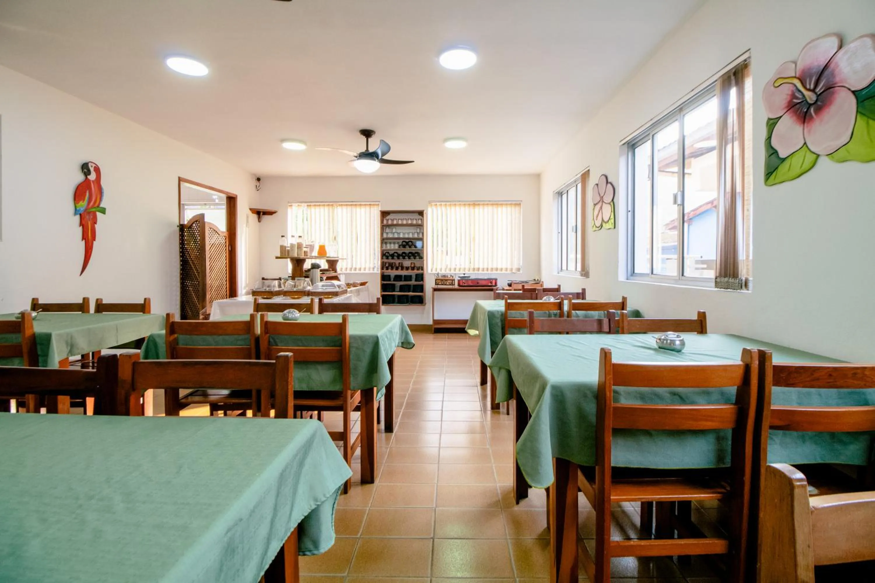 Restaurant/places to eat in VELINN Pousada Ubatuba Tropical