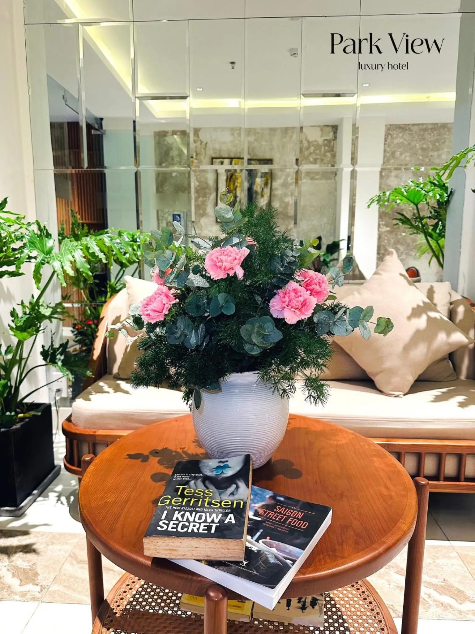 Seating area in Cosmo Park Hotel