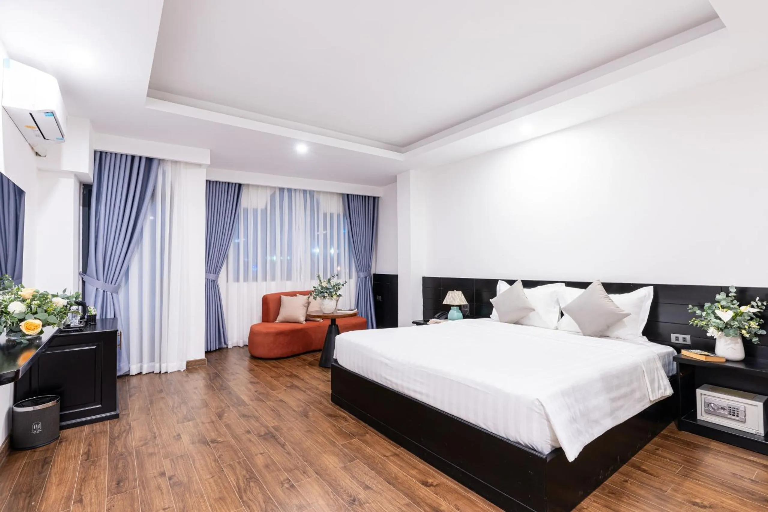 Bed in Cosmo Park Hotel