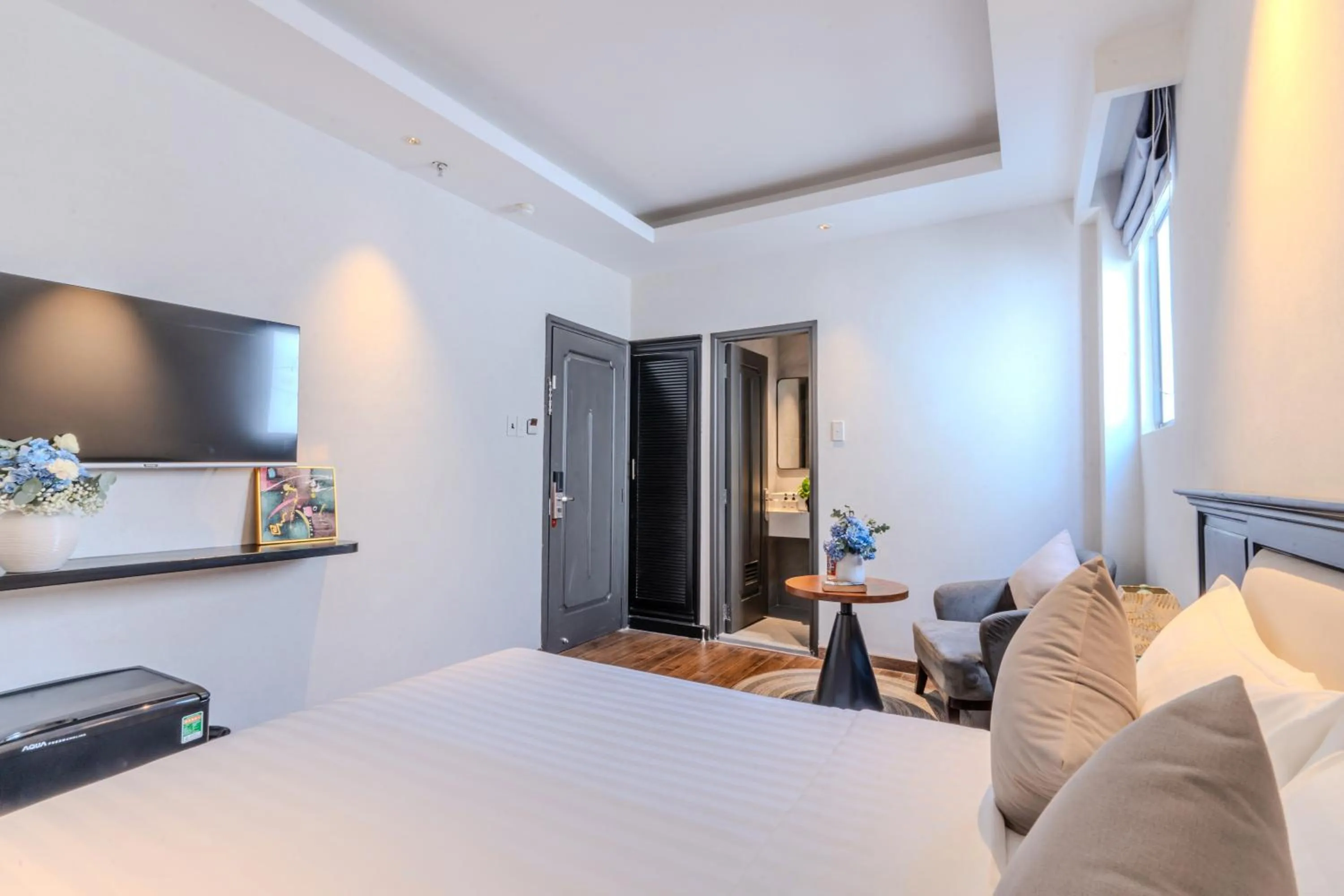 Communal lounge/ TV room, Bed in Cosmo Park Hotel