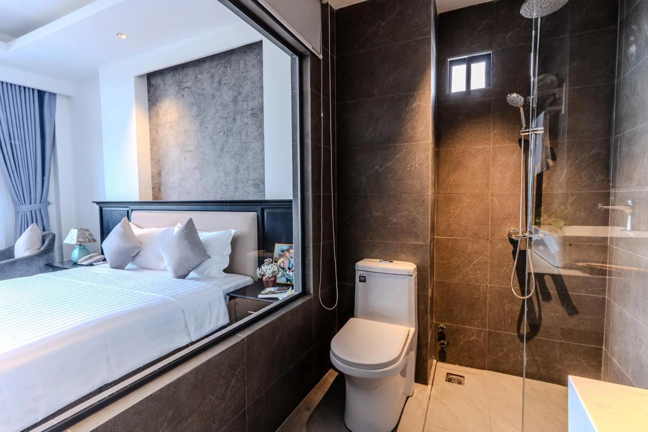 Shower, Bed in Cosmo Park Hotel