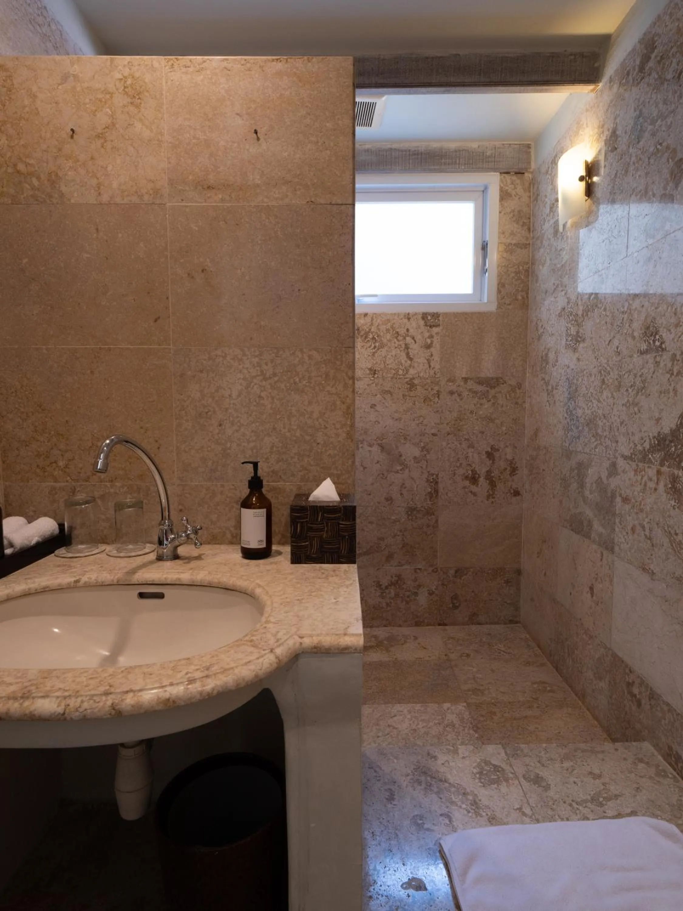 Shower in Kresna By The Sea By Kresna Hospitality