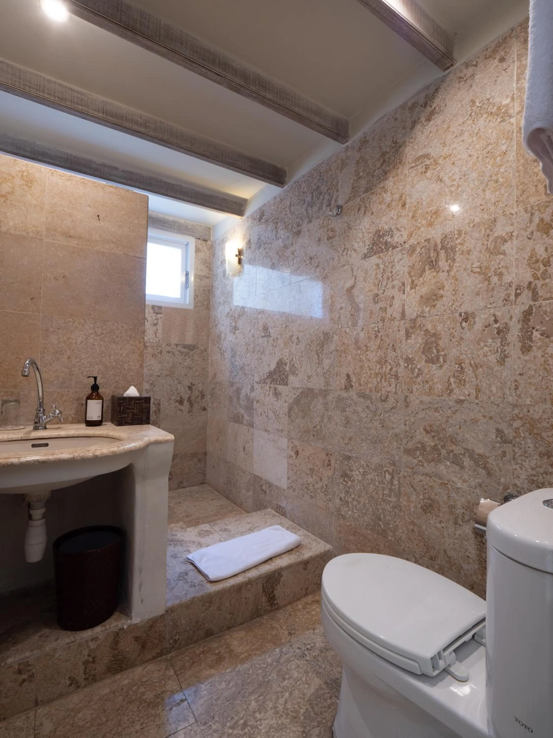 Shower in Kresna By The Sea By Kresna Hospitality