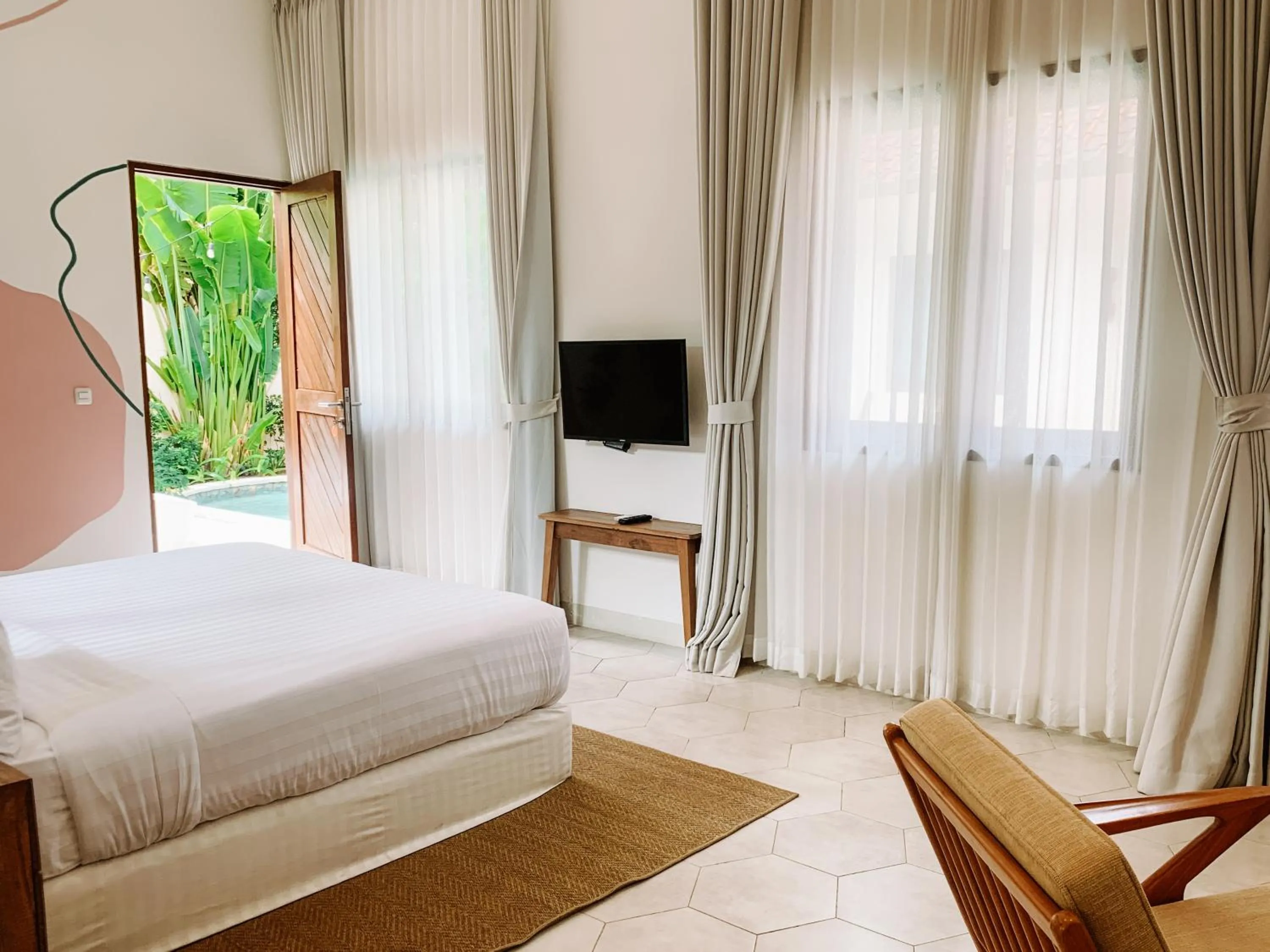 TV and multimedia, Bed in Happy Together By Kresna Hospitality