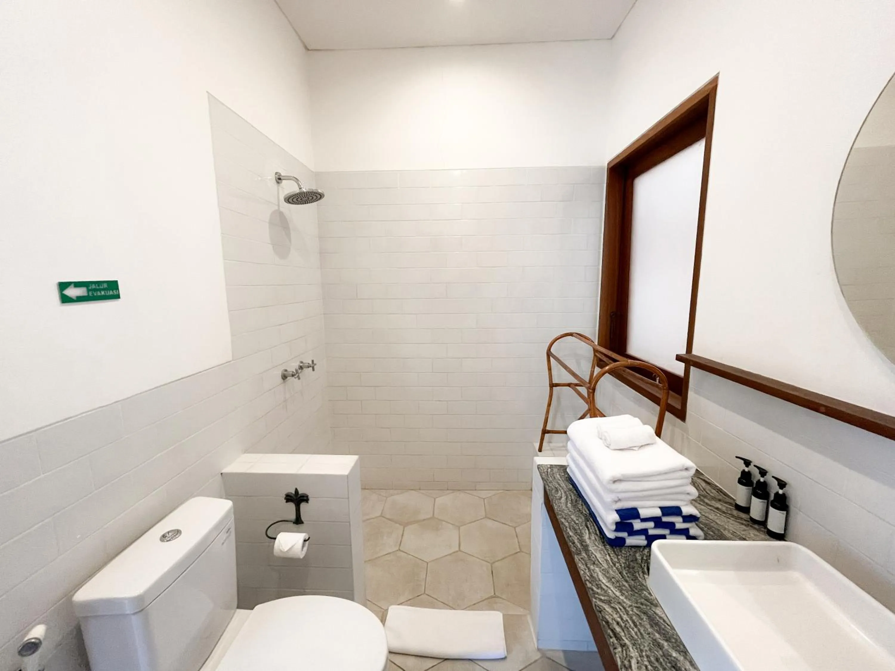 Shower in Happy Together By Kresna Hospitality