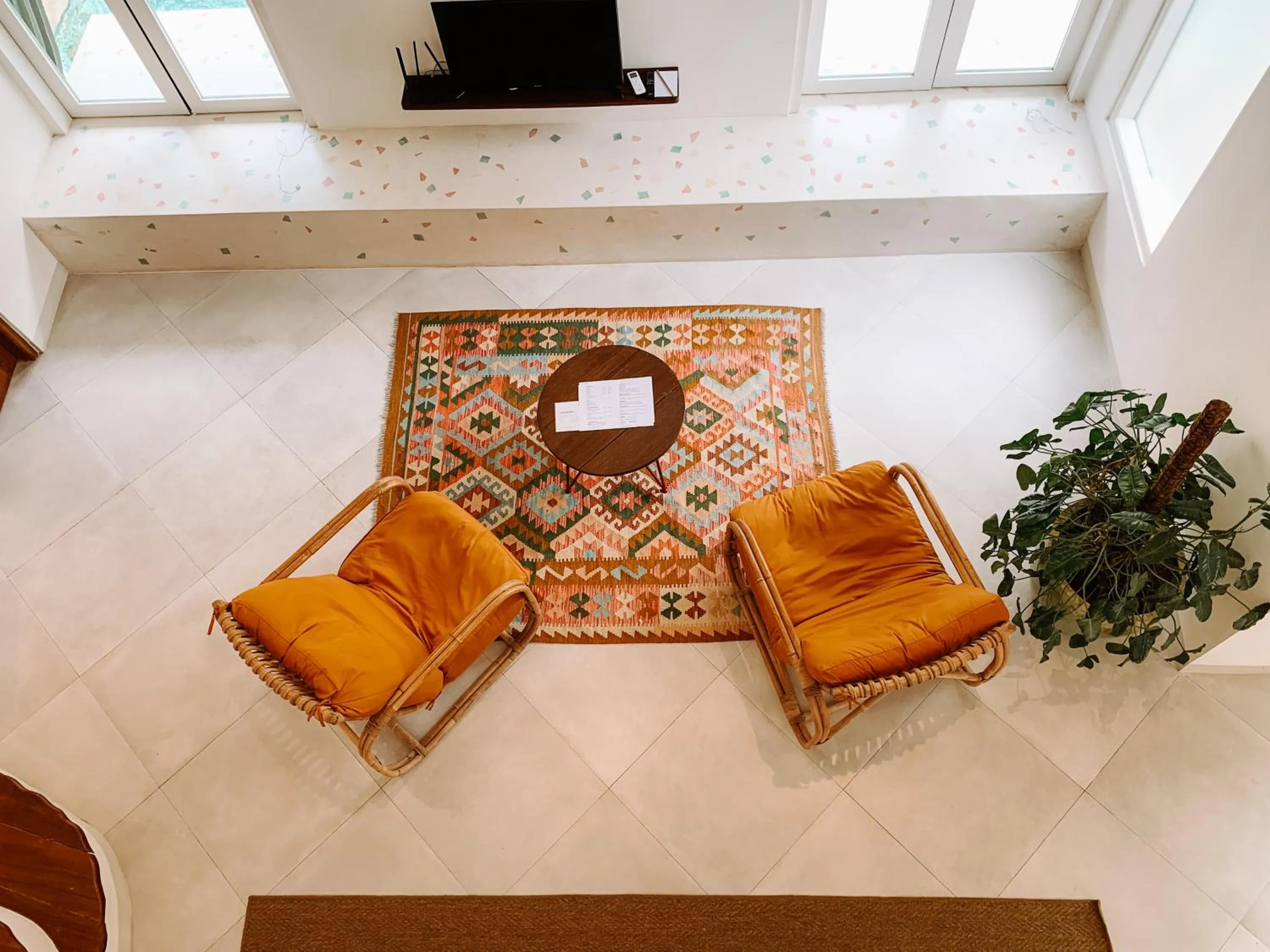 TV and multimedia in Happy Together By Kresna Hospitality