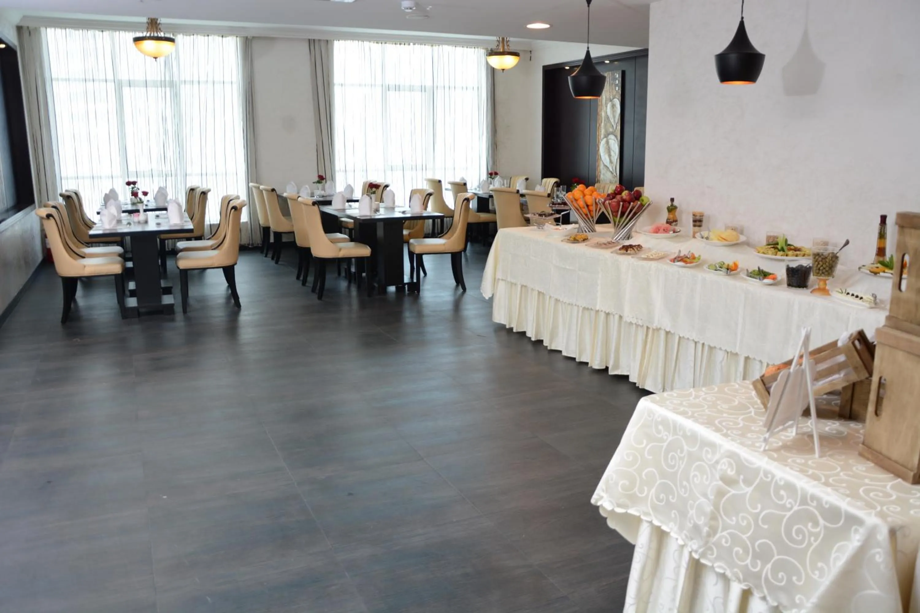 Restaurant/places to eat in Aryana Hotel