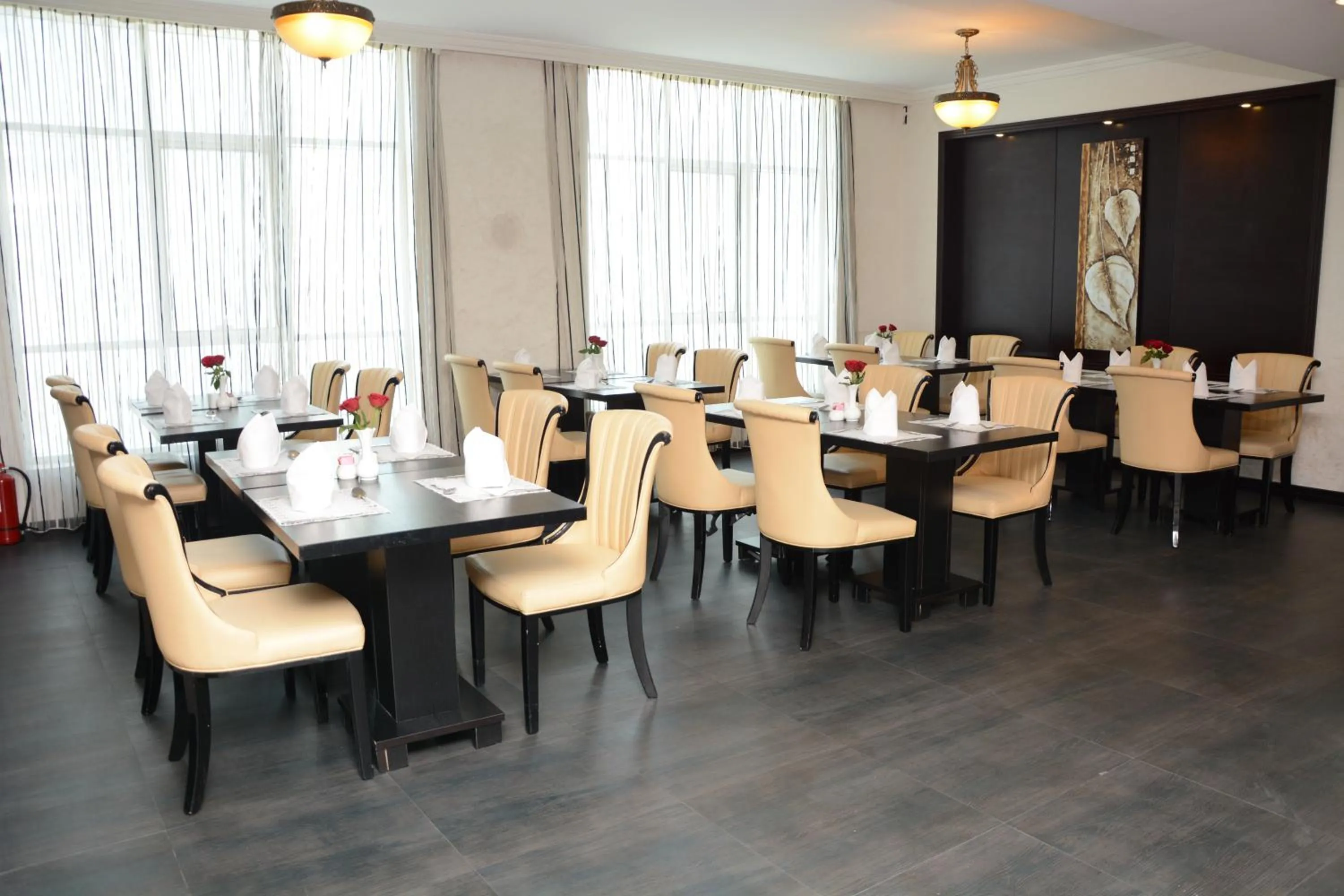 Restaurant/places to eat in Aryana Hotel