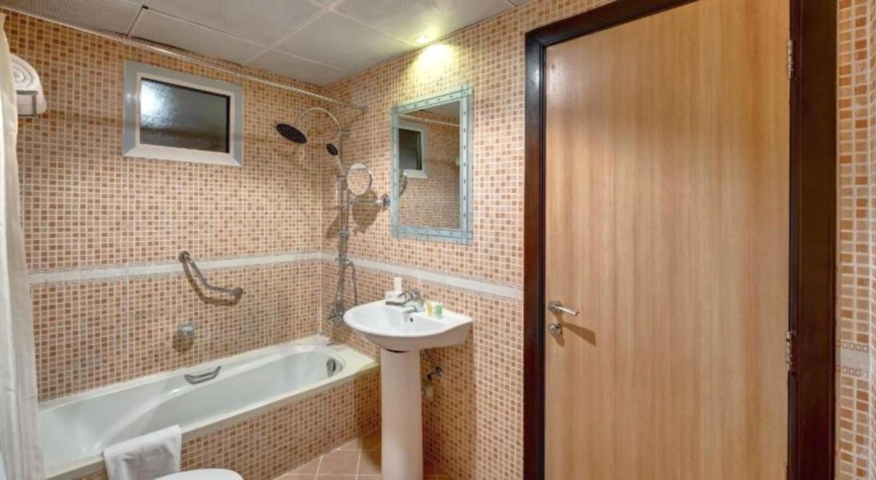 Bathroom in Aryana Hotel