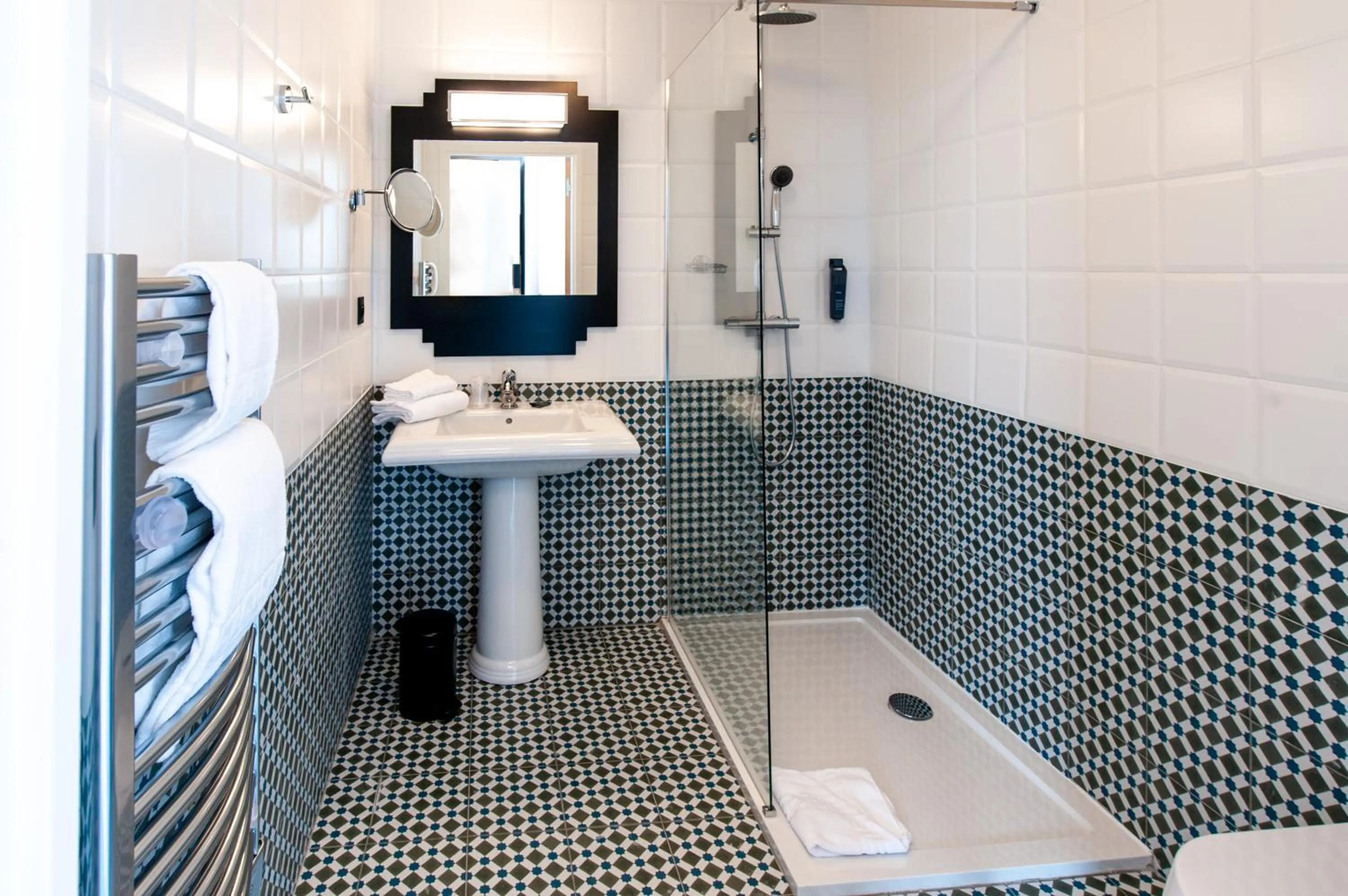 Bathroom in Best Western Hôtel Journel Antibes Juan-les-Pins