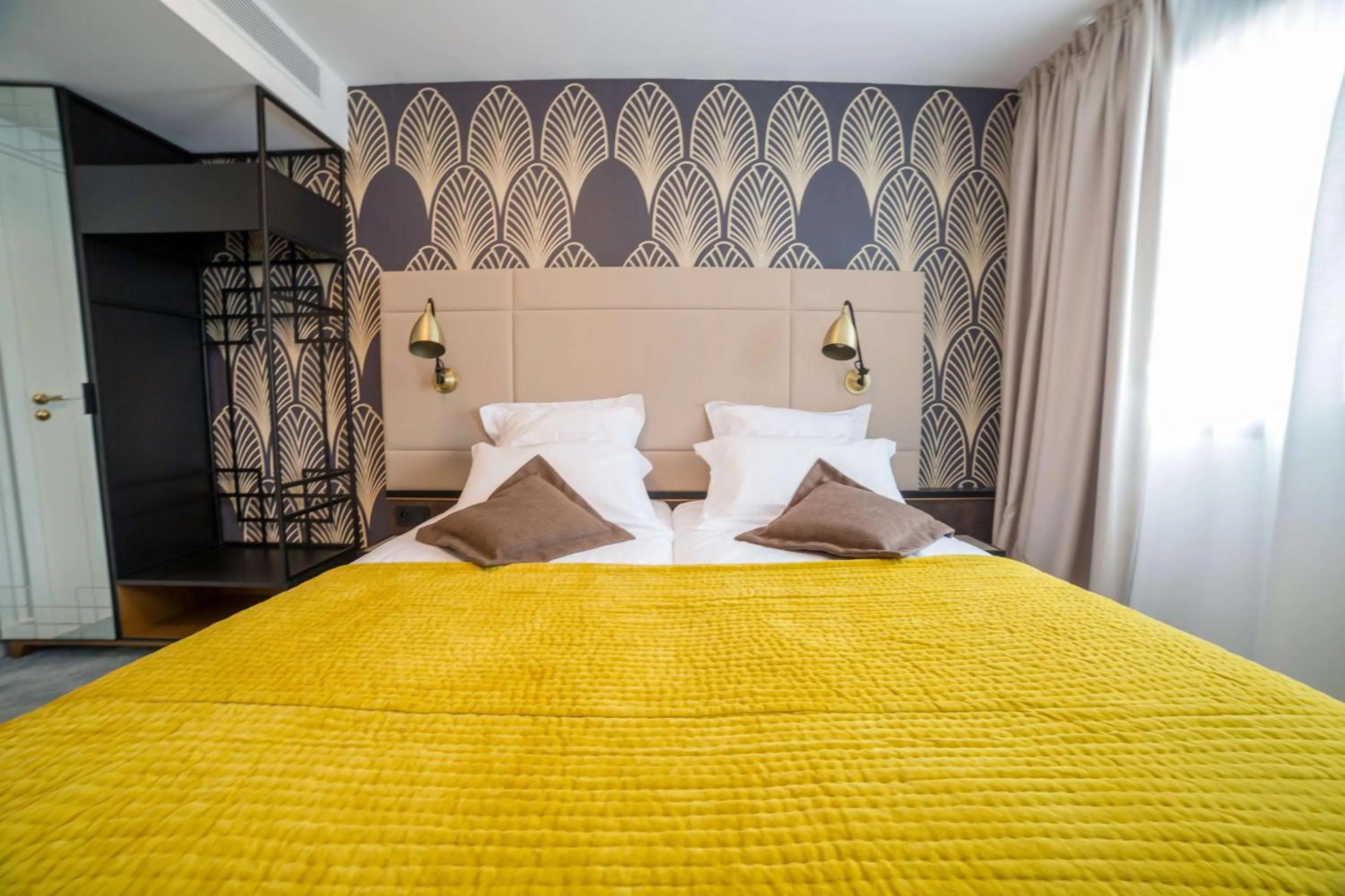 Photo of the whole room, Bed in Best Western Hôtel Journel Antibes Juan-les-Pins