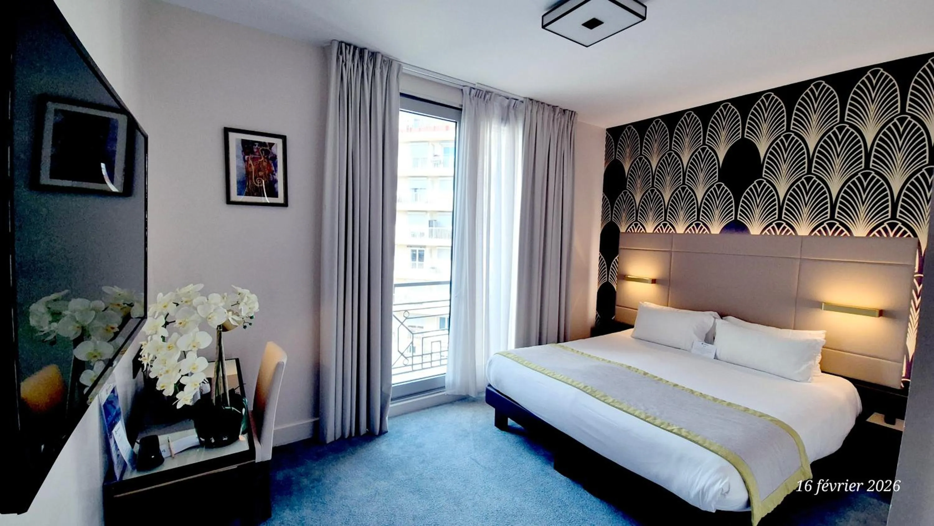 Bed in Best Western Hôtel Journel Antibes Juan-les-Pins