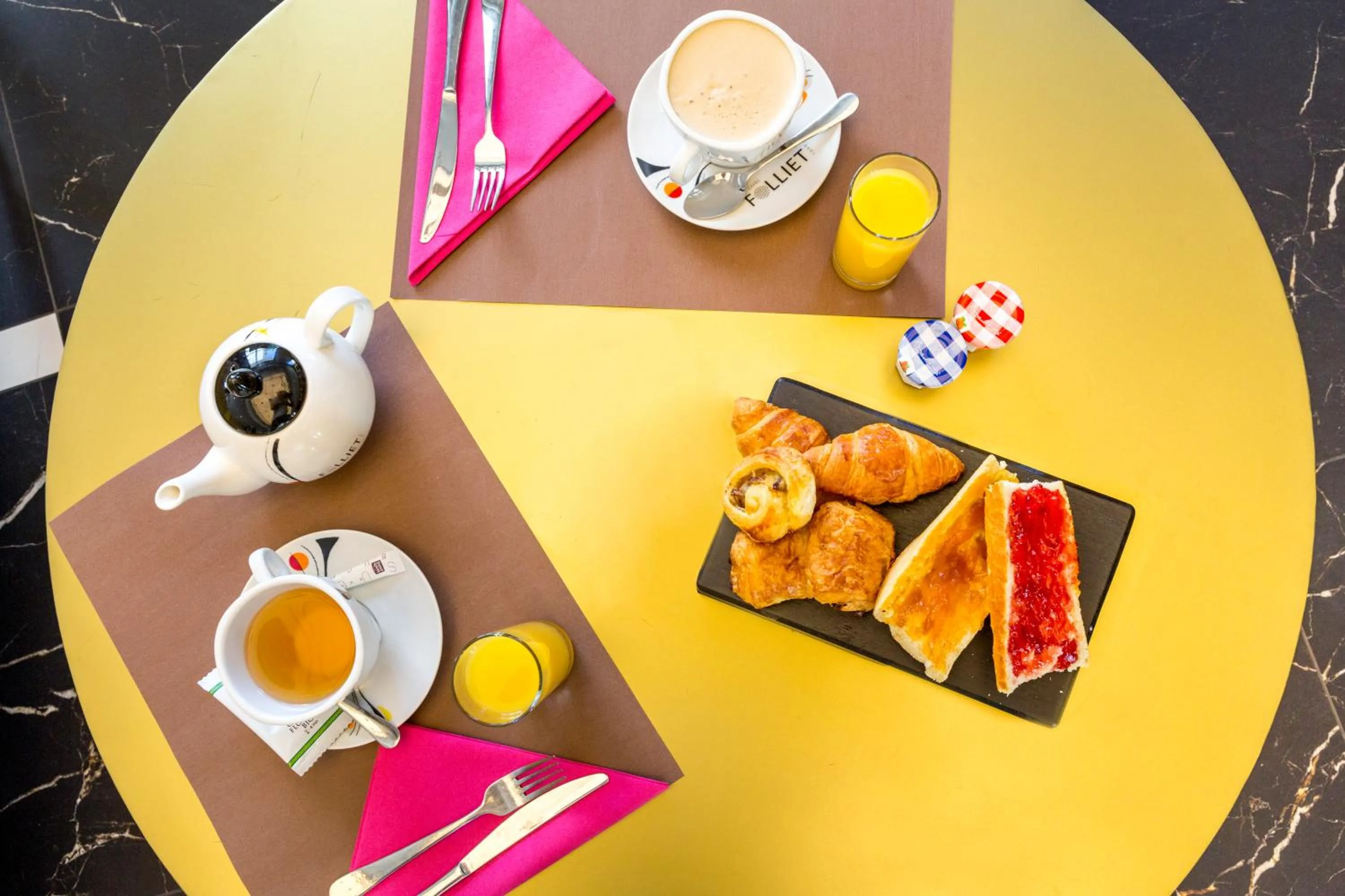 Breakfast in Best Western Hôtel Journel Antibes Juan-les-Pins