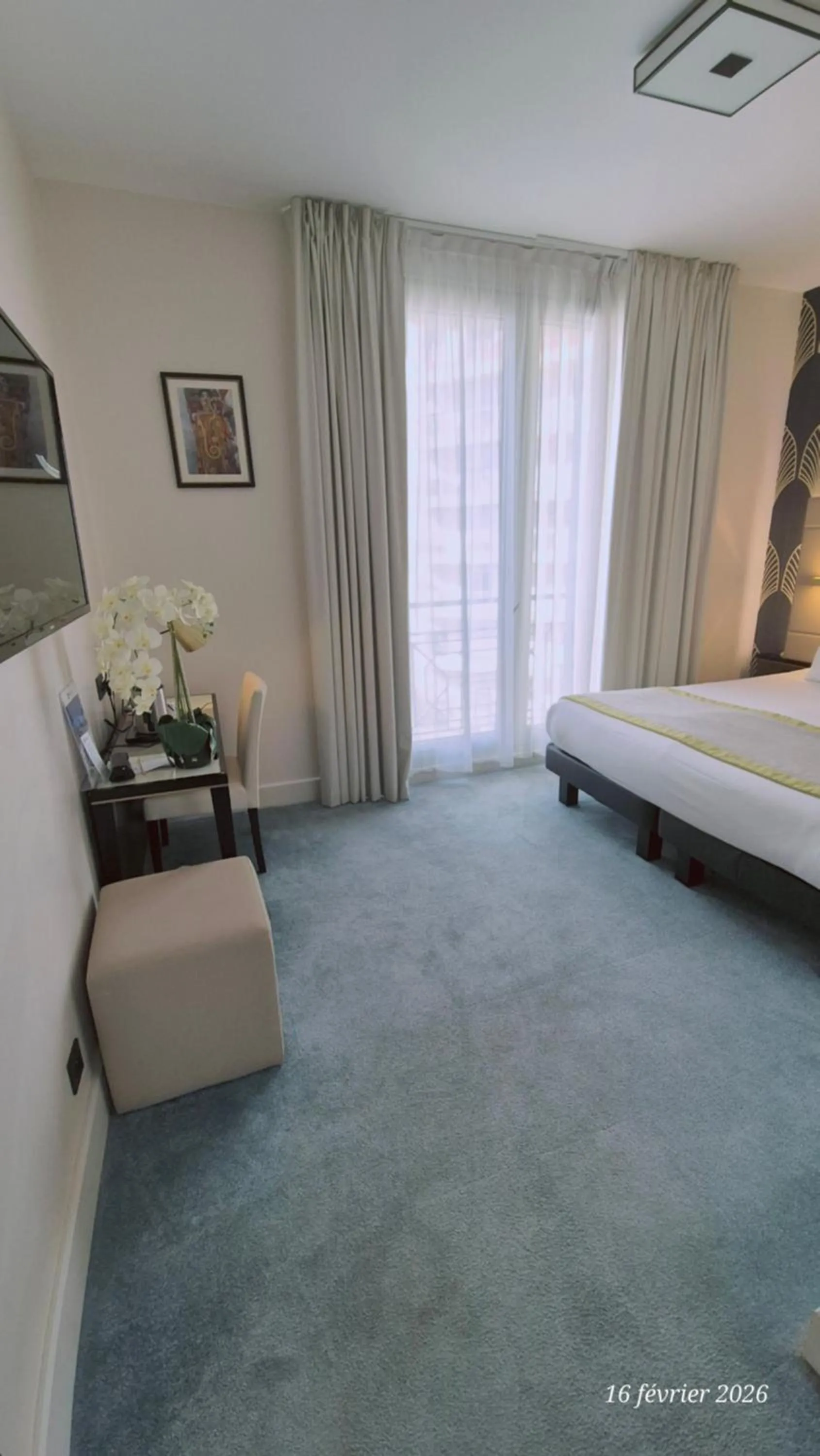 Bed in Best Western Hôtel Journel Antibes Juan-les-Pins