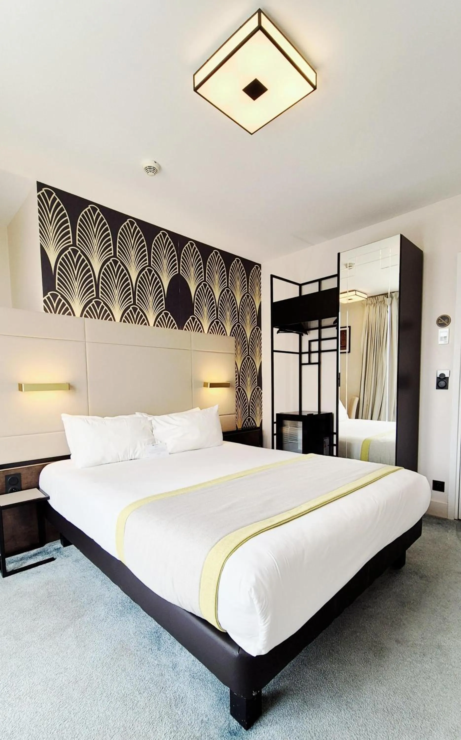 Bedroom, Bed in Best Western Hôtel Journel Antibes Juan-les-Pins