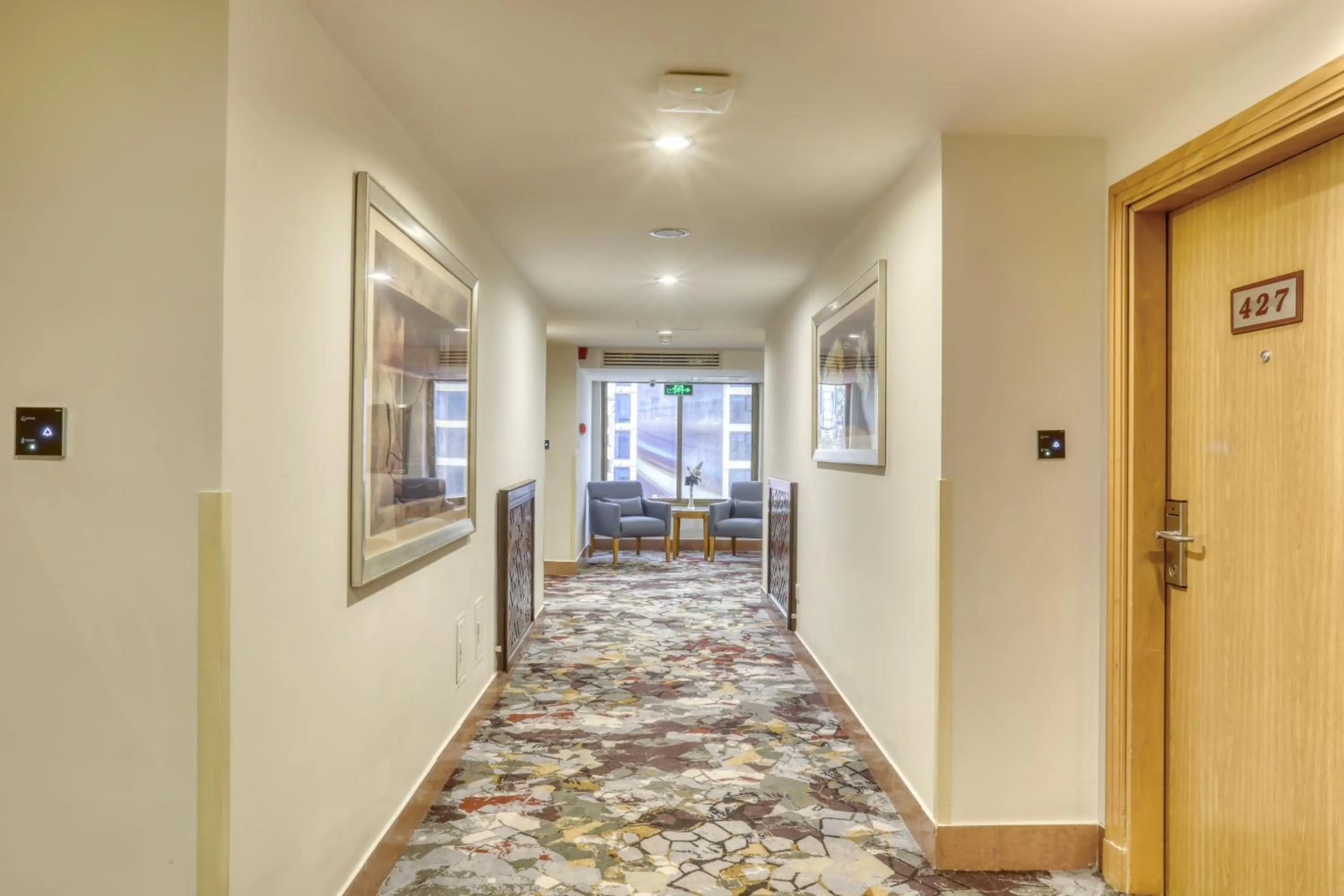 Area and facilities in Geneva Hotel