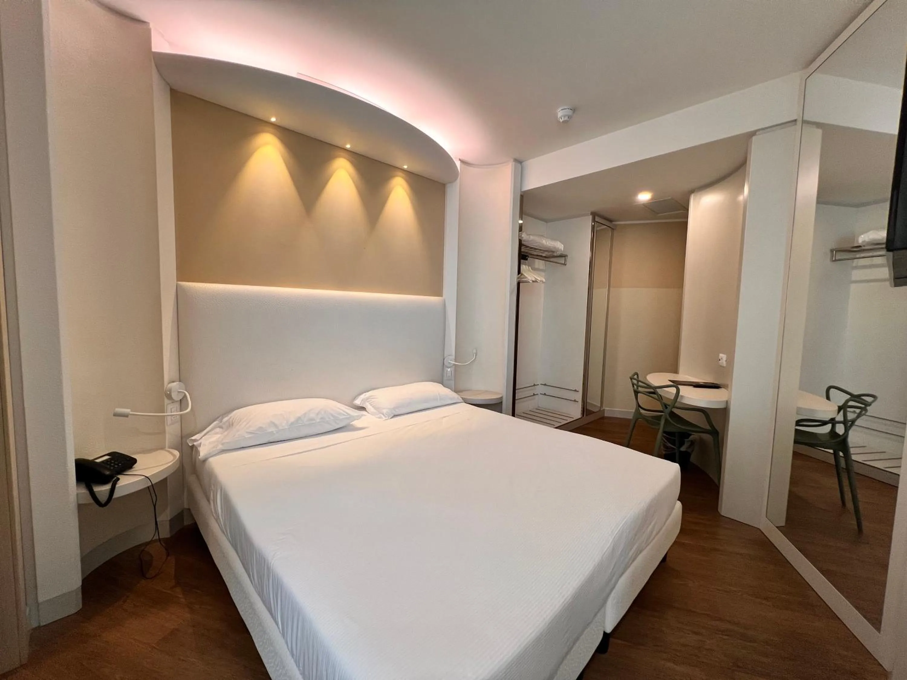 Bedroom, Bed in Ark Hotel