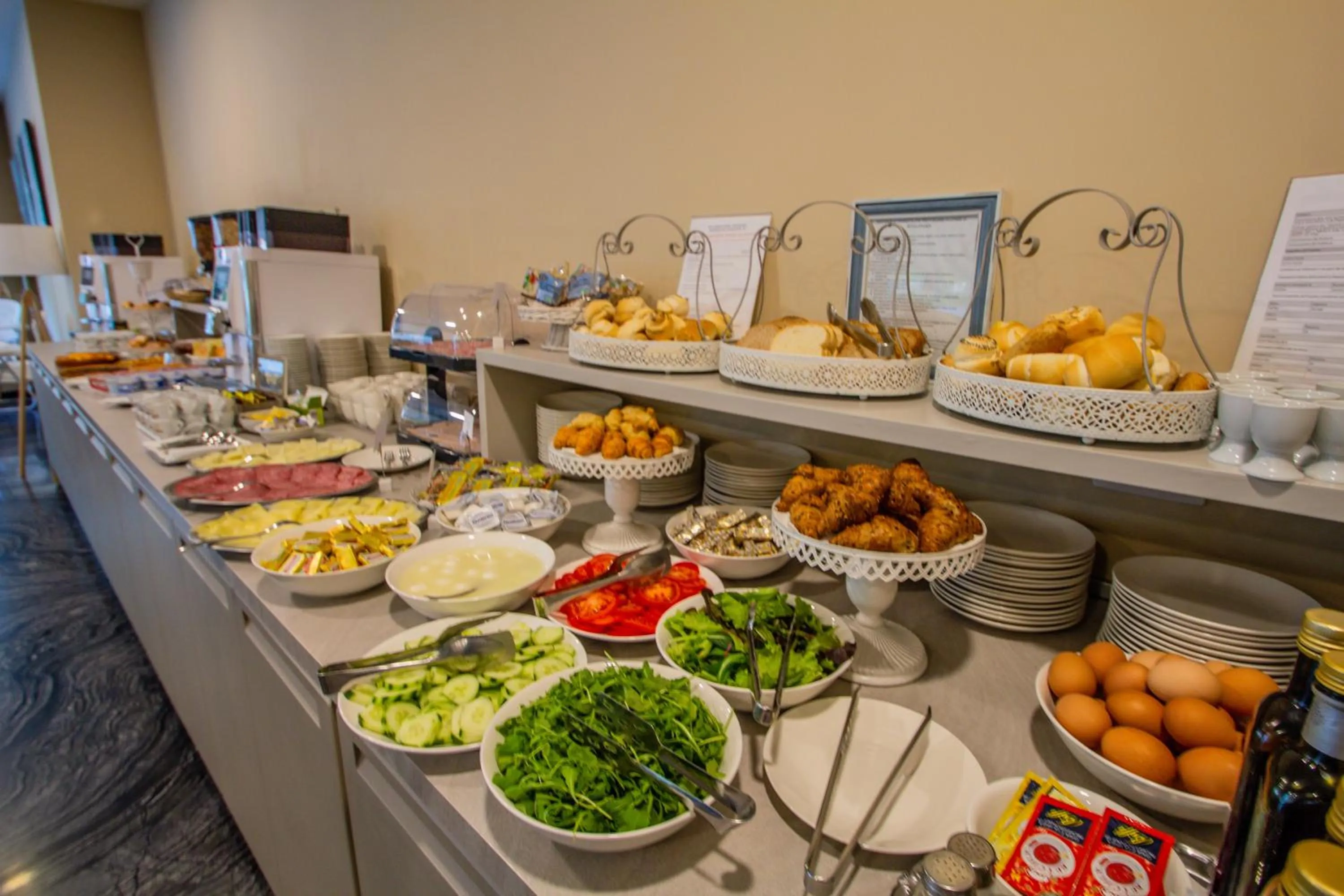 Food and drinks in Ark Hotel