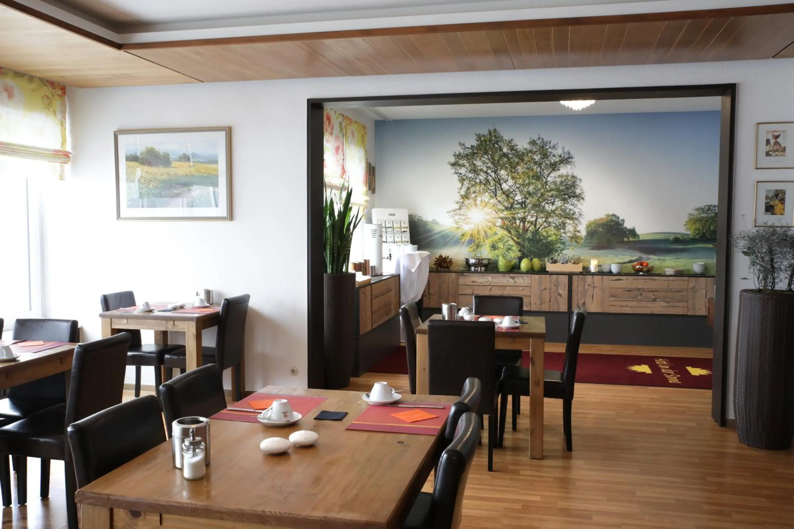 Restaurant/places to eat in Hotel an der Sonne & Restaurant Zum Schneiger