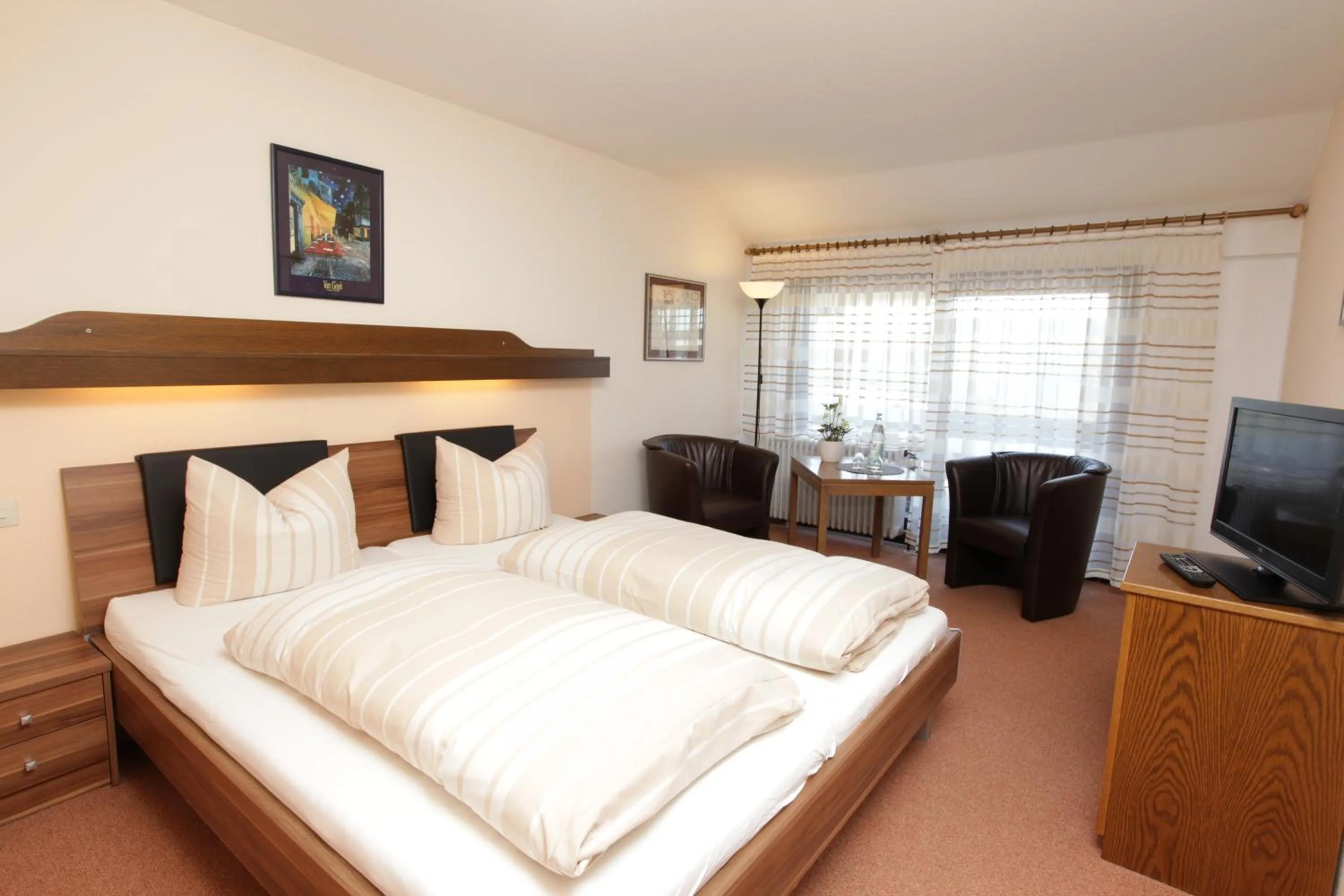 Photo of the whole room, Bed in Hotel an der Sonne & Restaurant Zum Schneiger