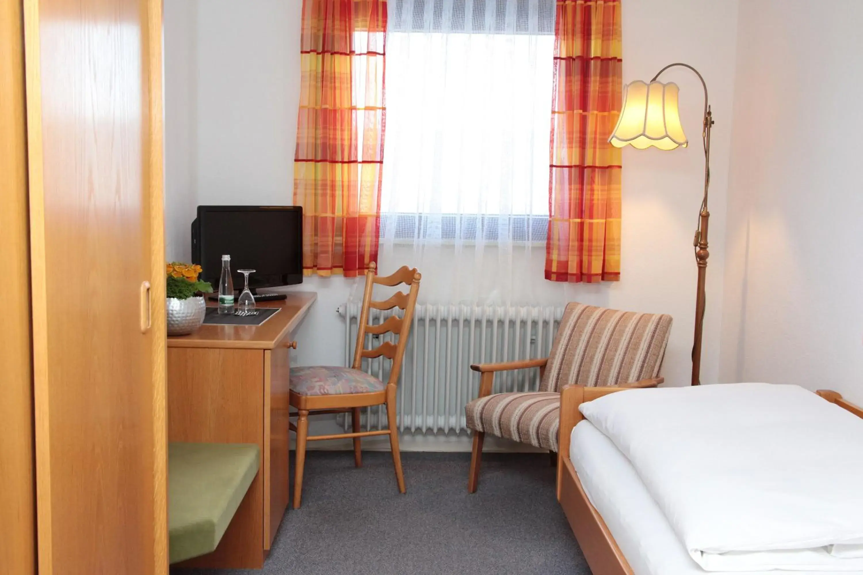Single Room in Hotel an der Sonne & Restaurant Zum Schneiger Single Room in Hotel an der Sonne & Restaurant Zum Schneiger