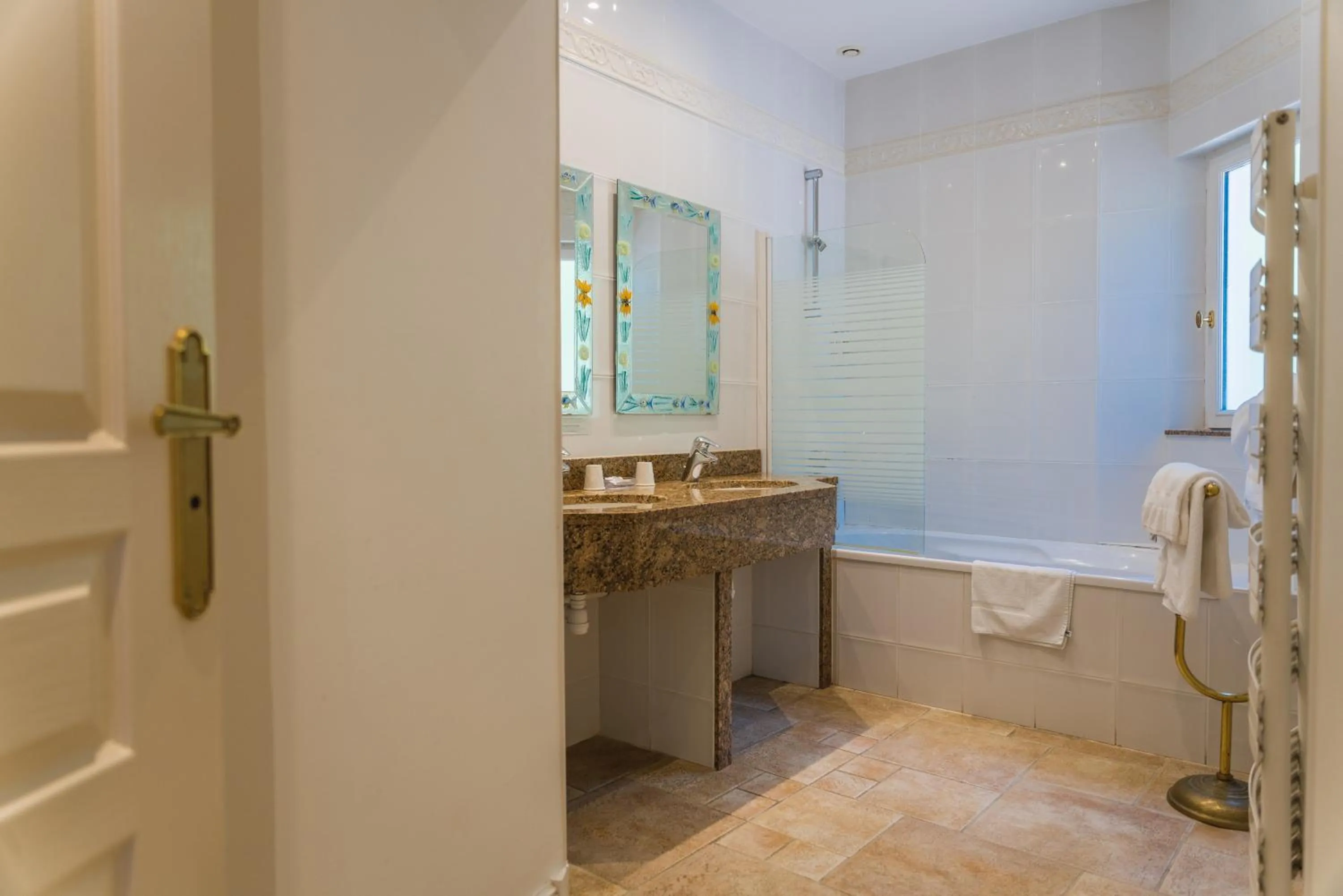 Hotel The Originals Château de Perigny