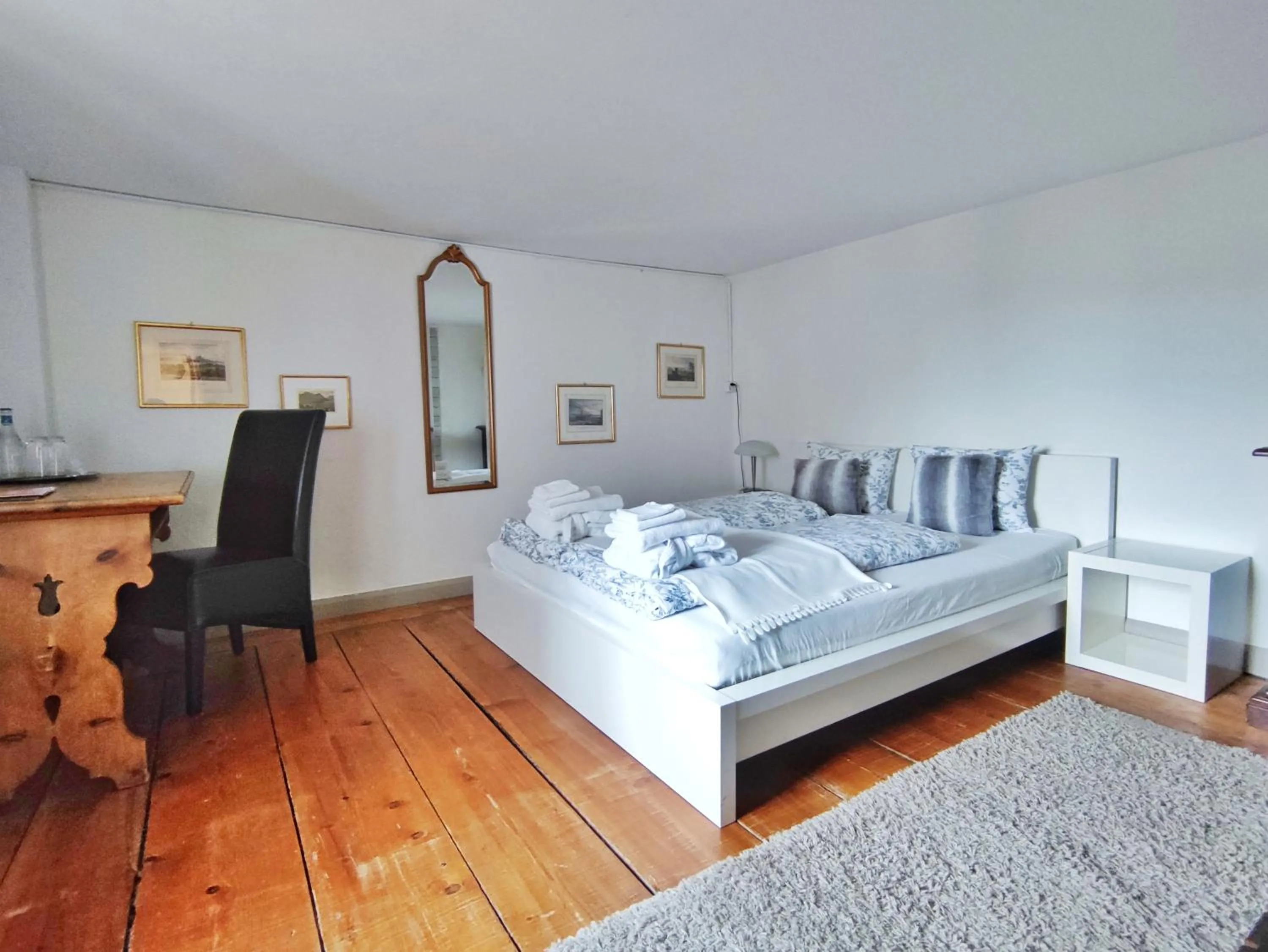 Bed in Hotel & Restaurant Schloss Schwandegg