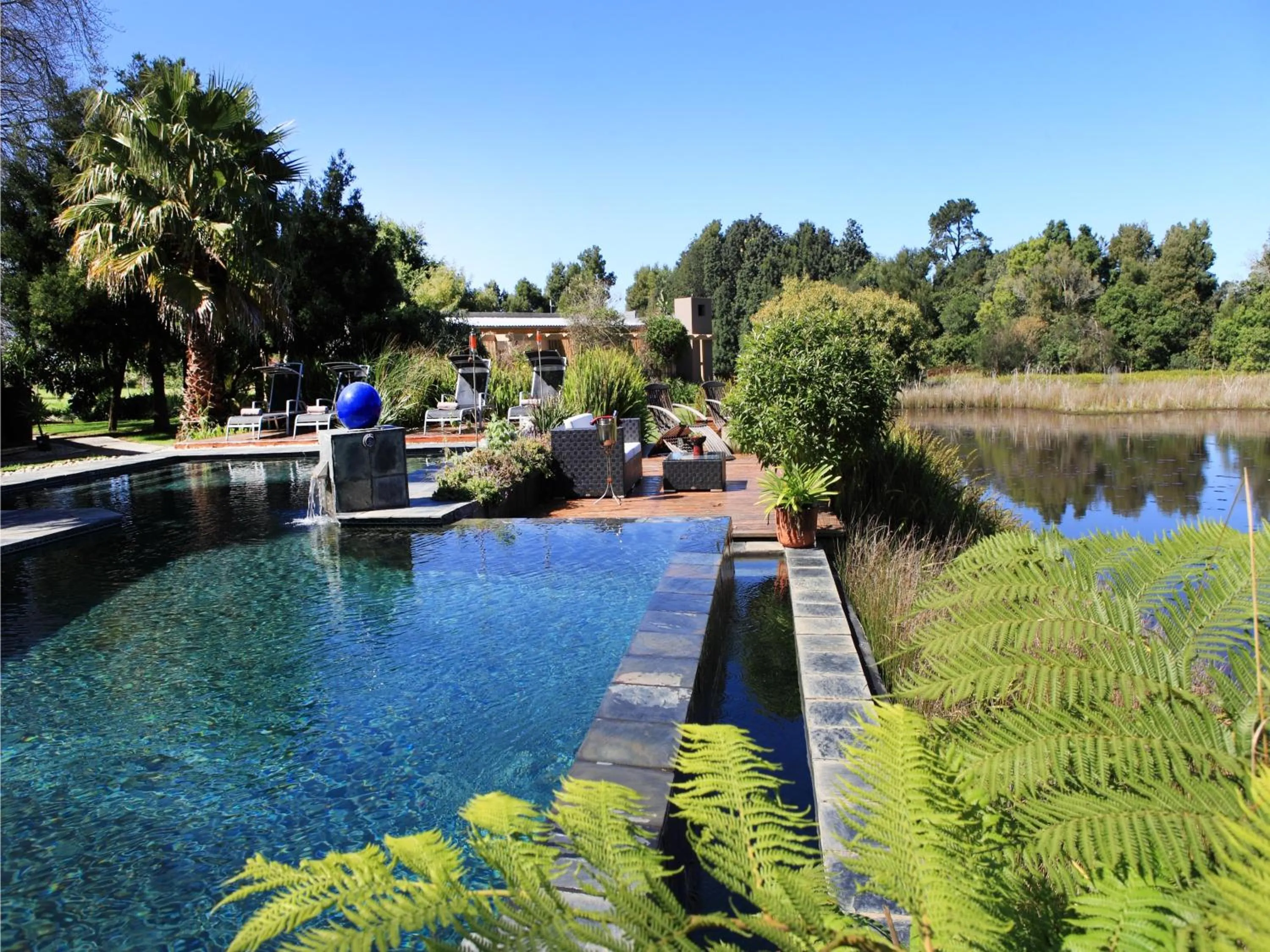 Swimming pool in Lily Pond Country Lodge