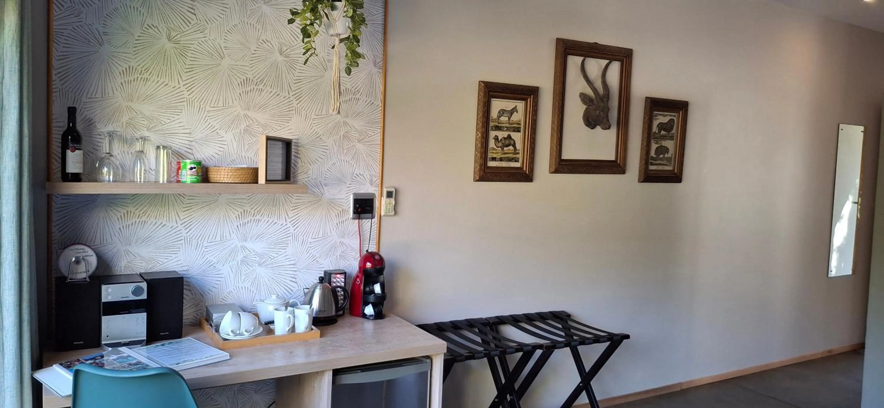 Coffee/tea facilities in Lily Pond Country Lodge