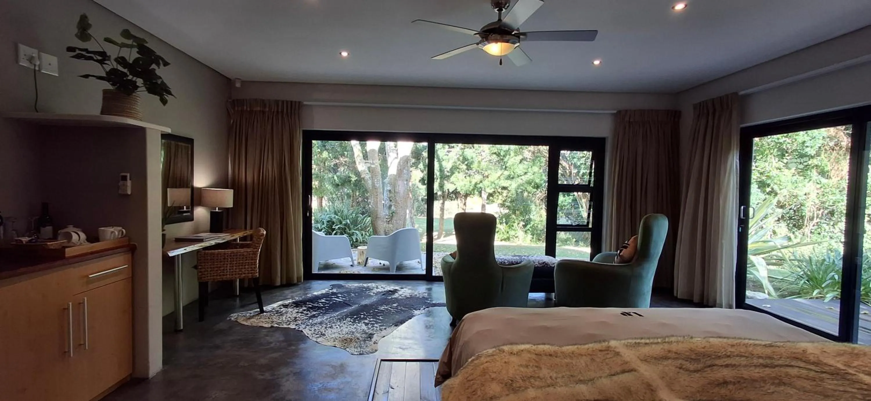 View (from property/room), Bed in Lily Pond Country Lodge