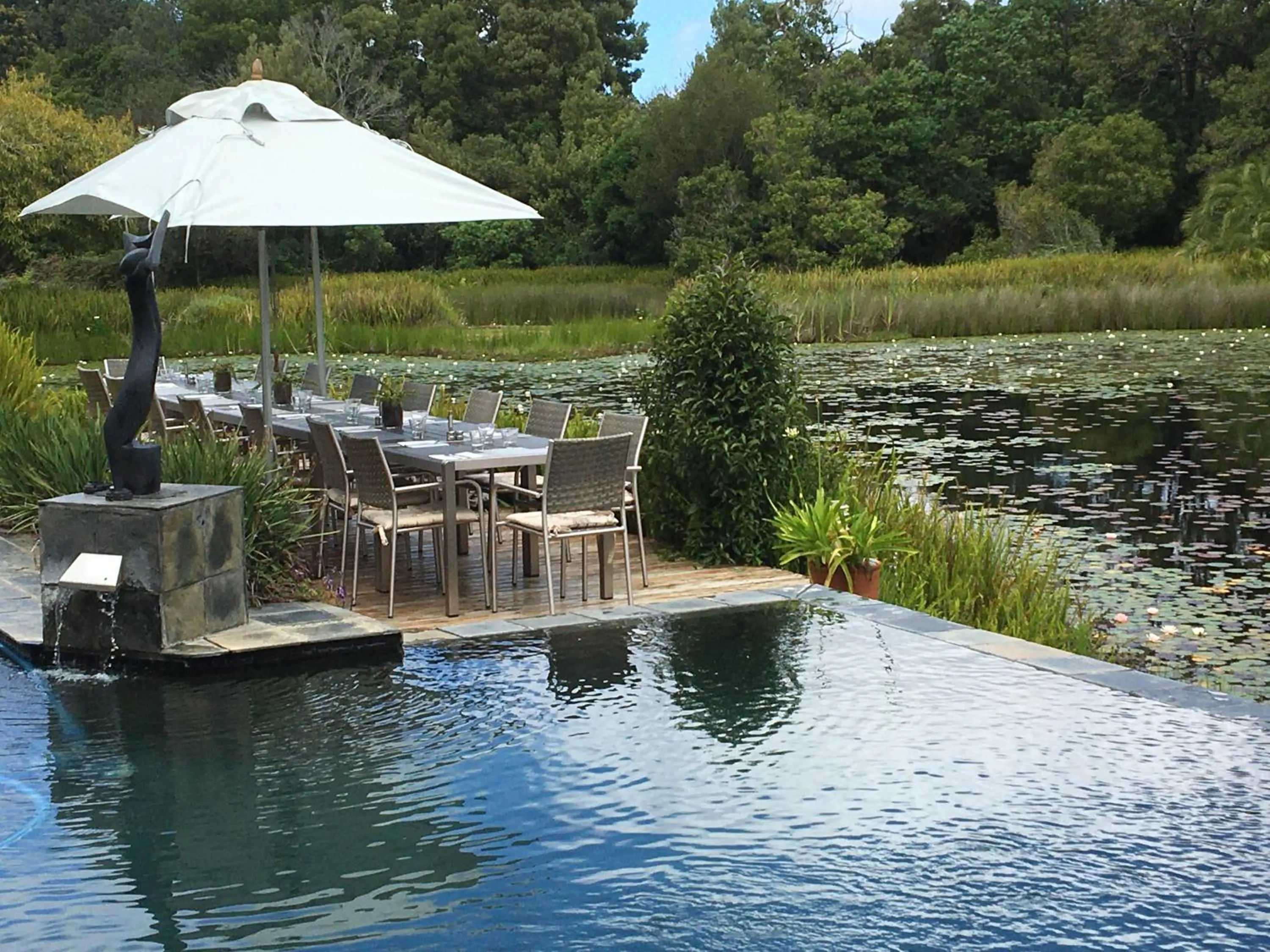 Restaurant/places to eat in Lily Pond Country Lodge