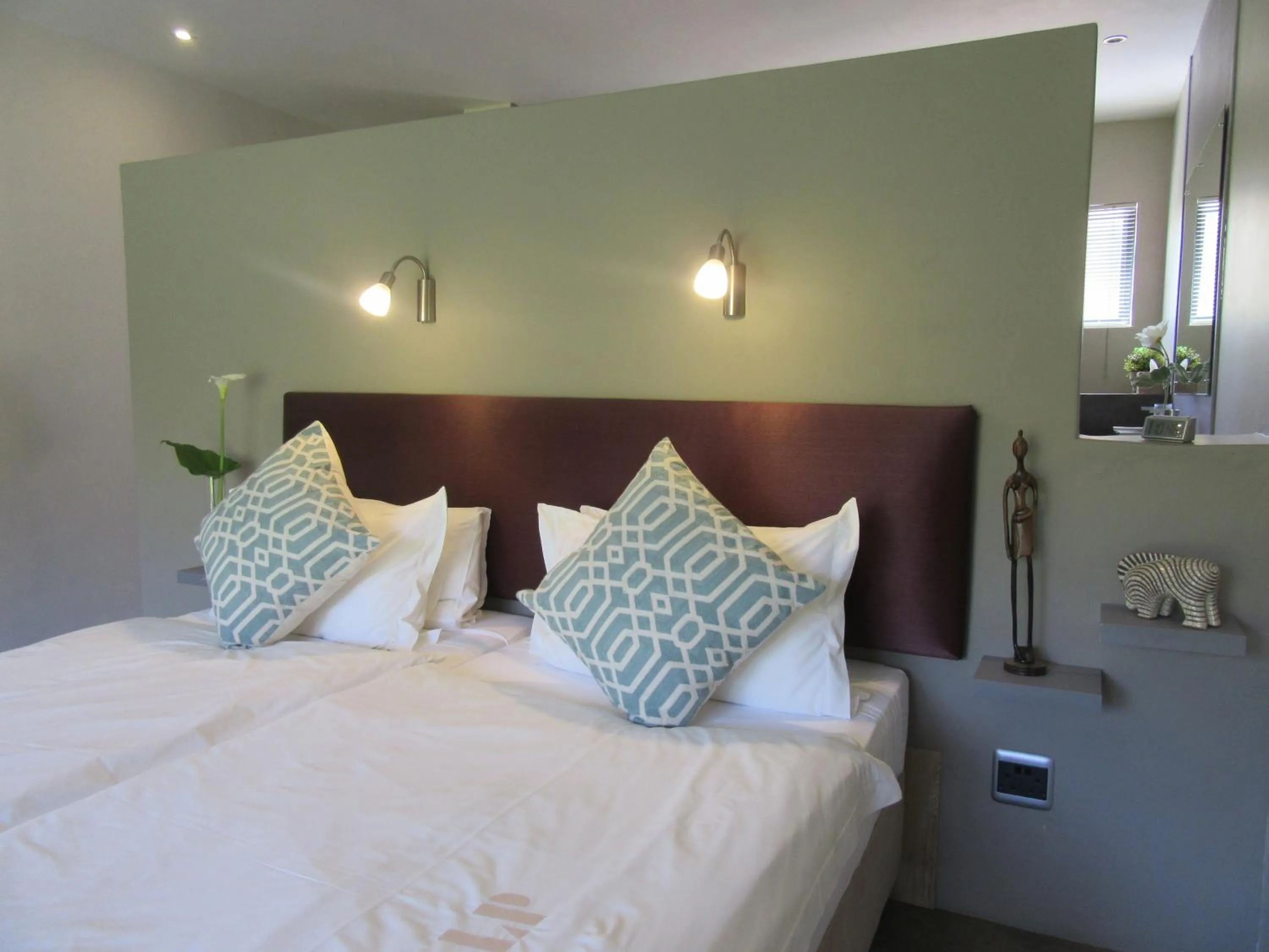 Bed in Lily Pond Country Lodge