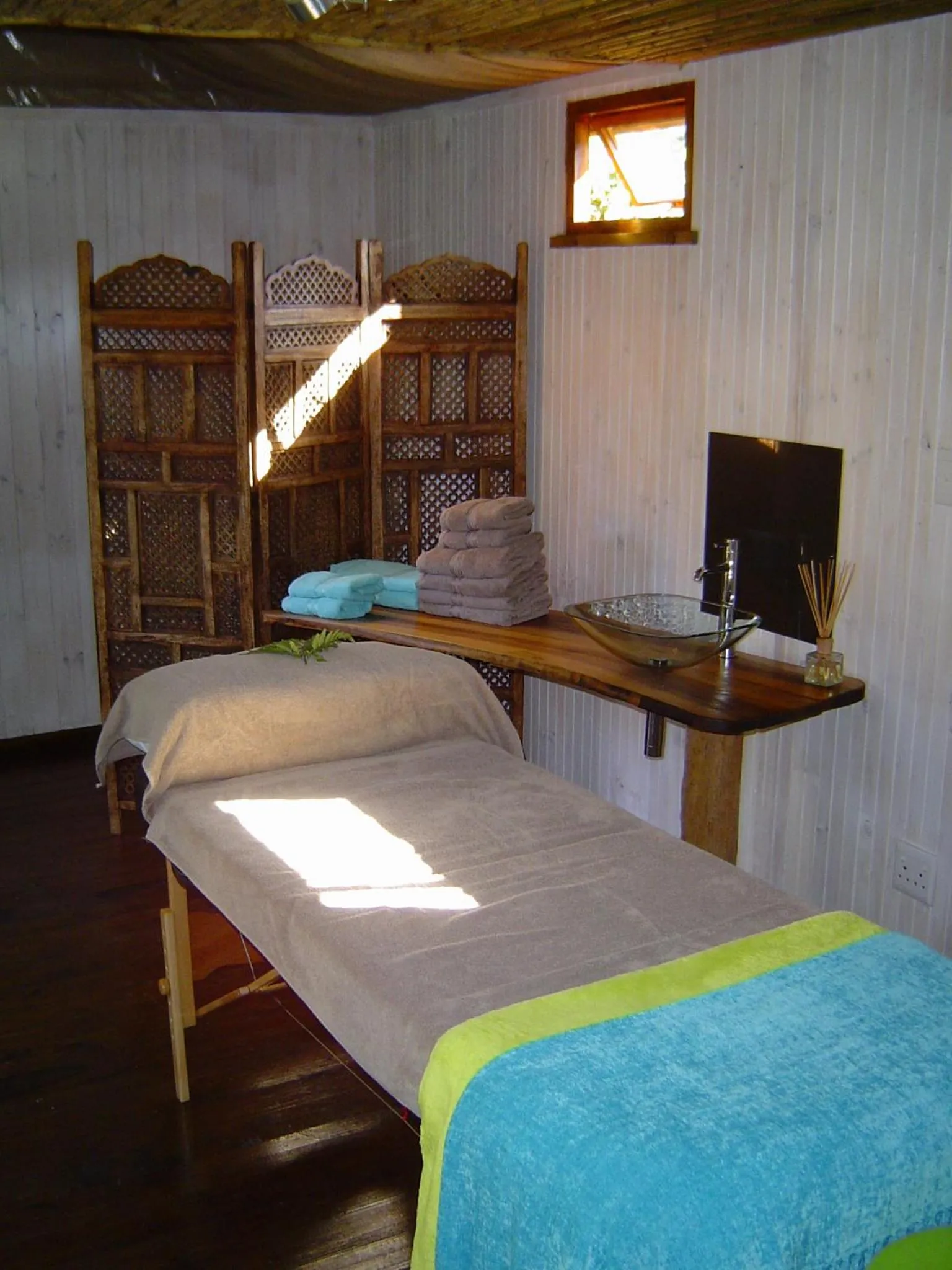 Massage, Bed in Lily Pond Country Lodge