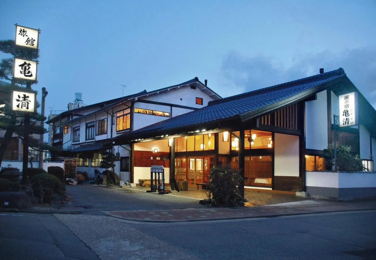 Facade/entrance in Kamesei Ryokan
