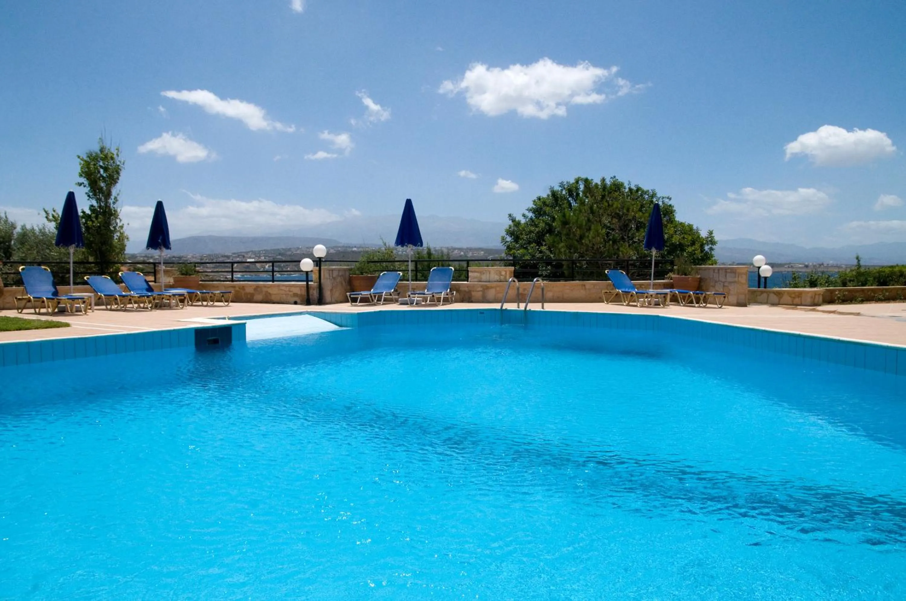Swimming pool in Alianthos Suites