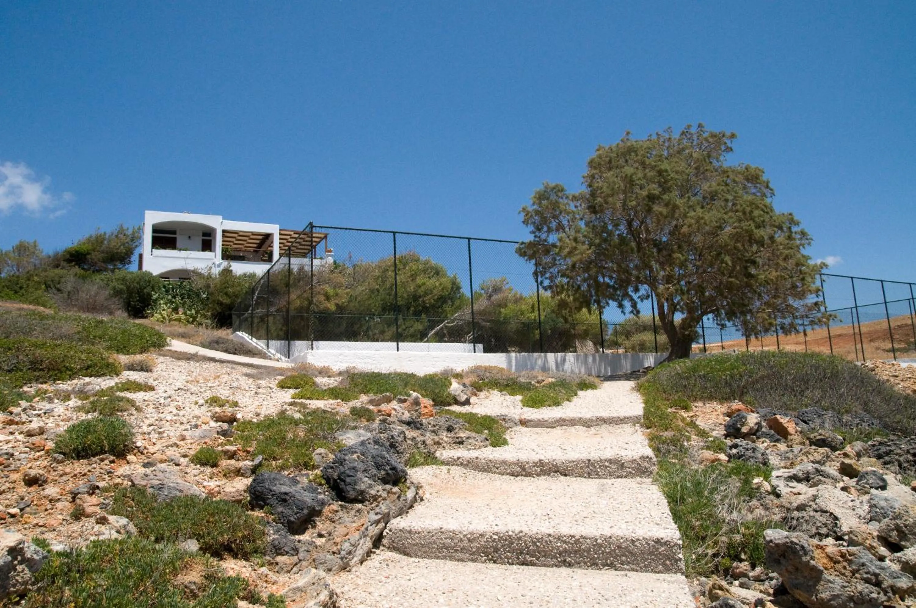 Tennis court in Alianthos Suites
