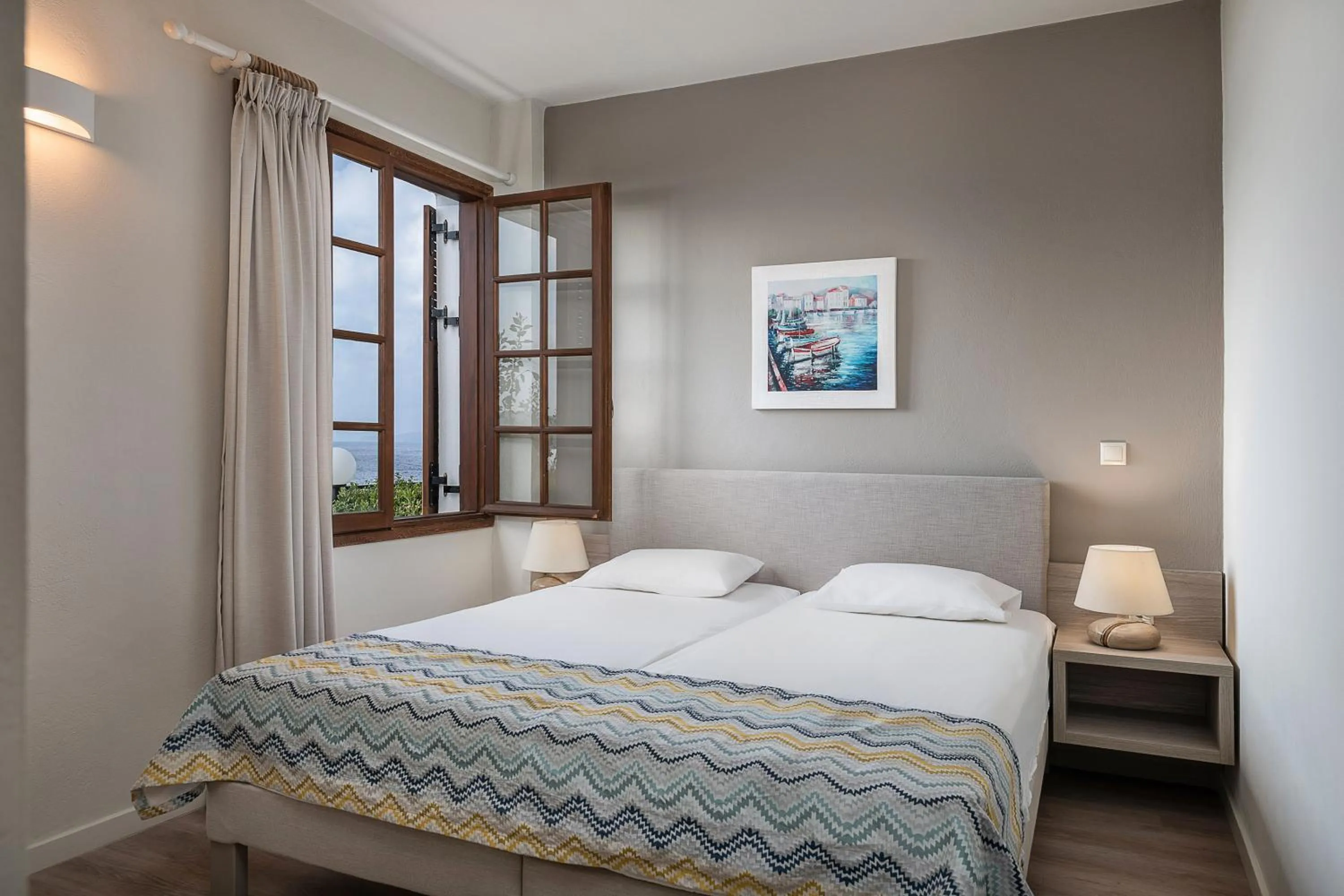 Bed in Alianthos Suites